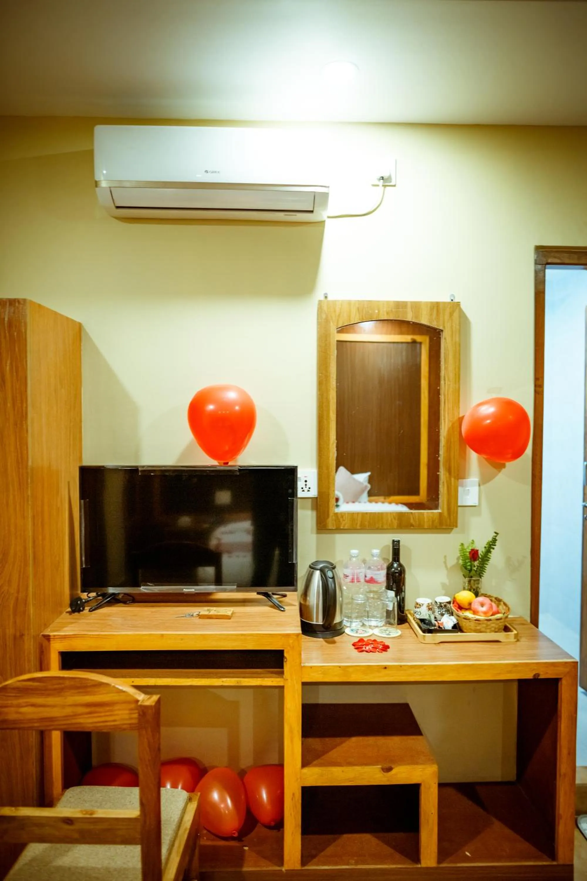 TV and multimedia in Paradise Boutique Hotel