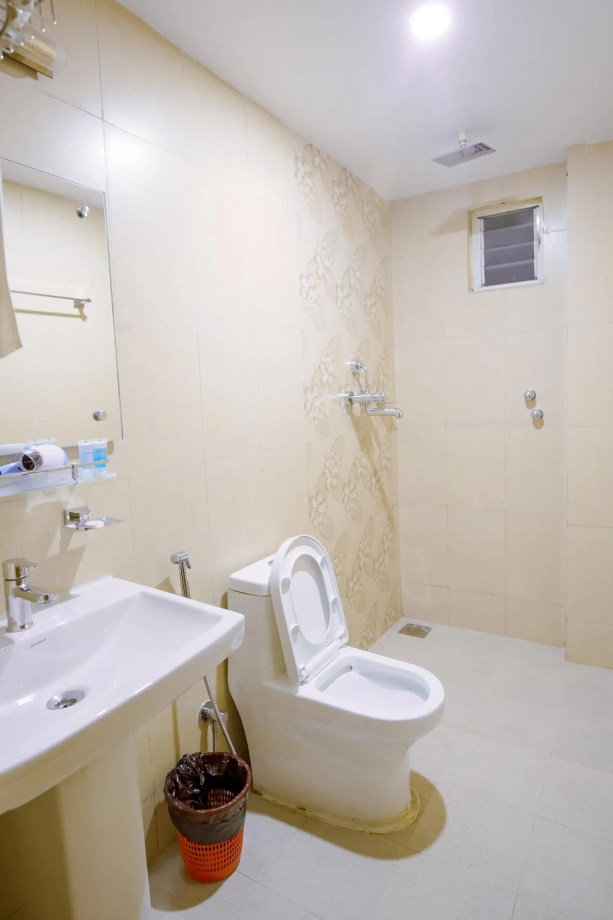 Shower in Paradise Boutique Hotel