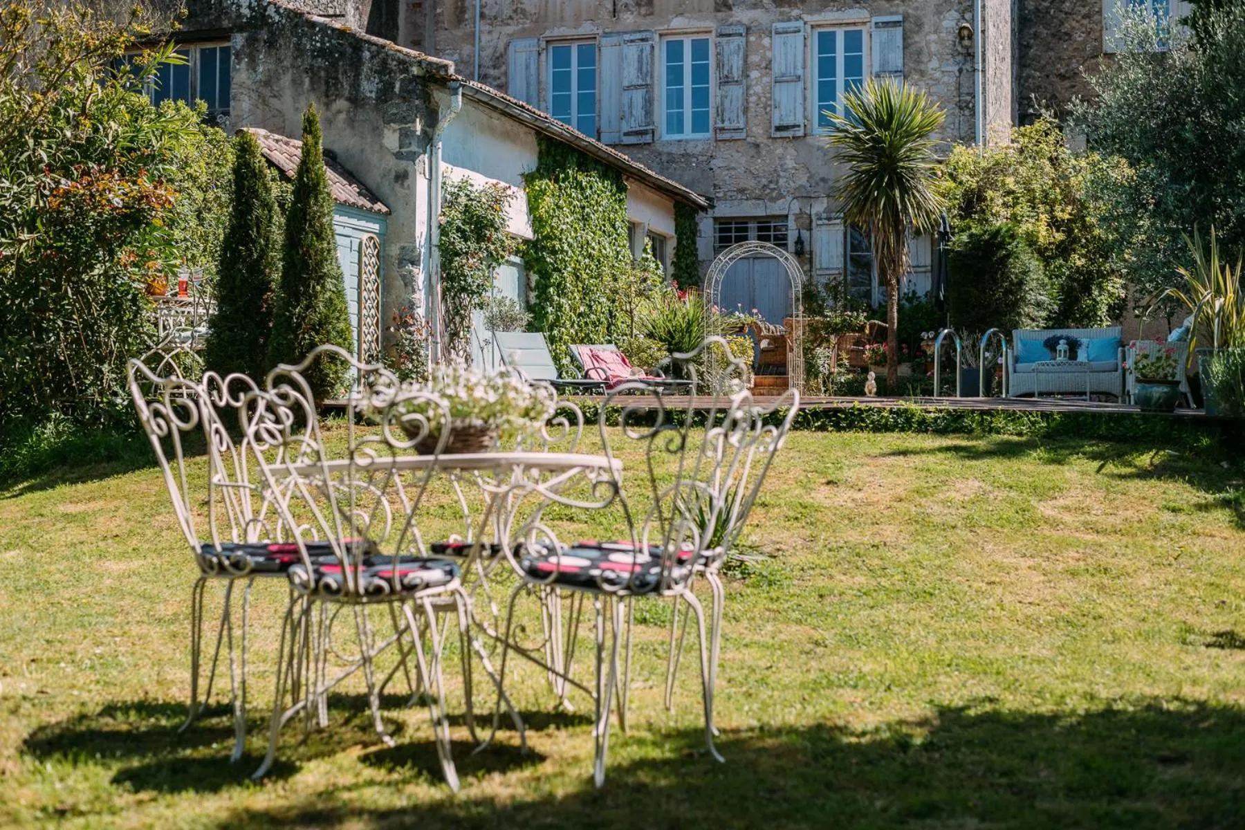 Garden in La Maison 64 Chambre D'Hôtes