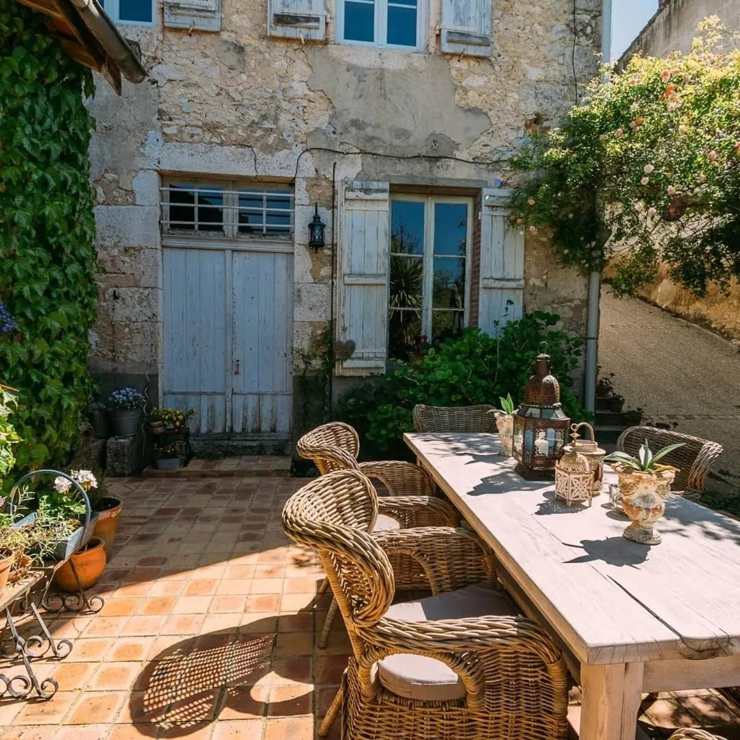 Garden in La Maison 64 Chambre D'Hôtes