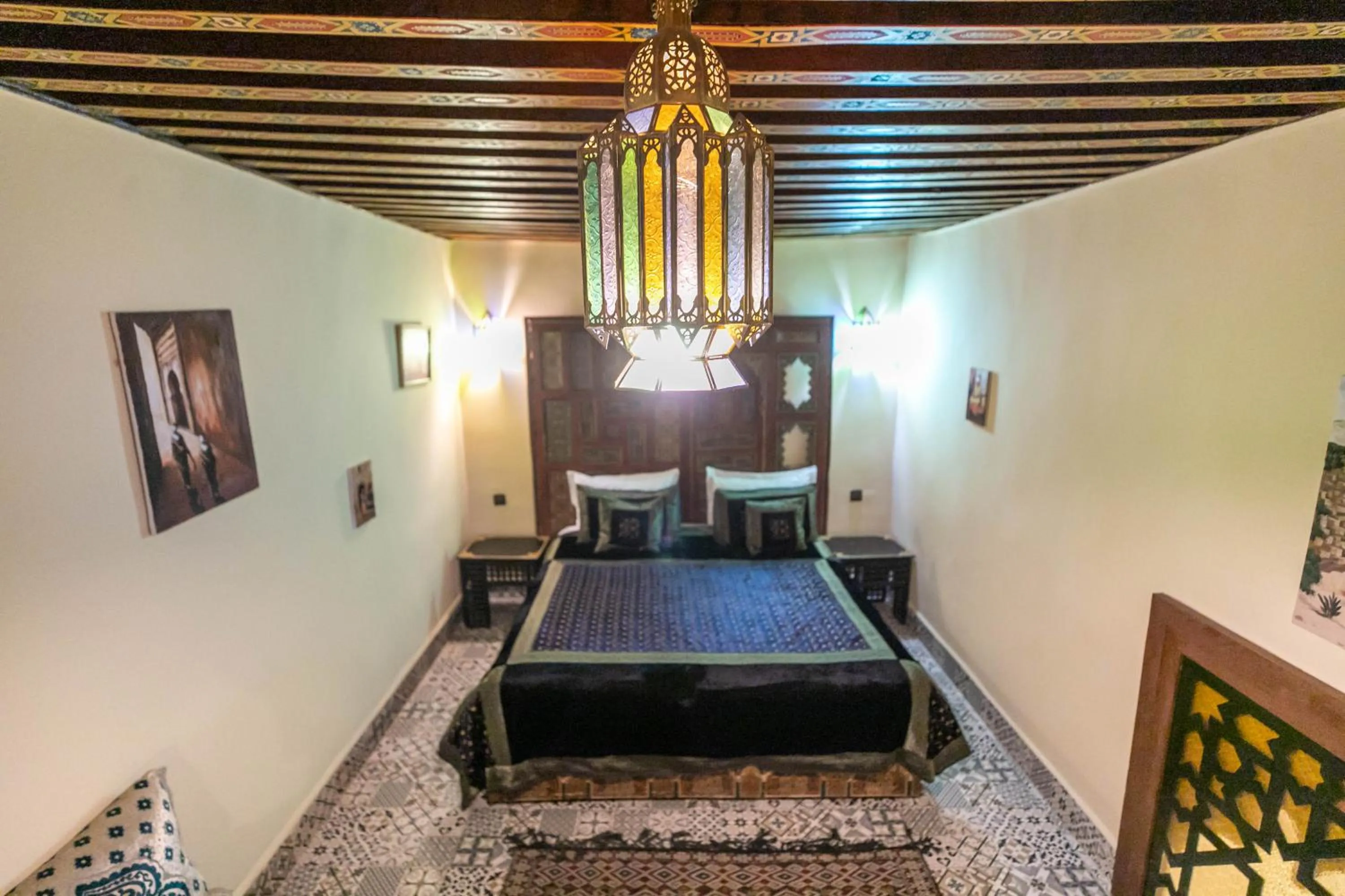 Bed in Riad Hadia Fes - Prestige Stay