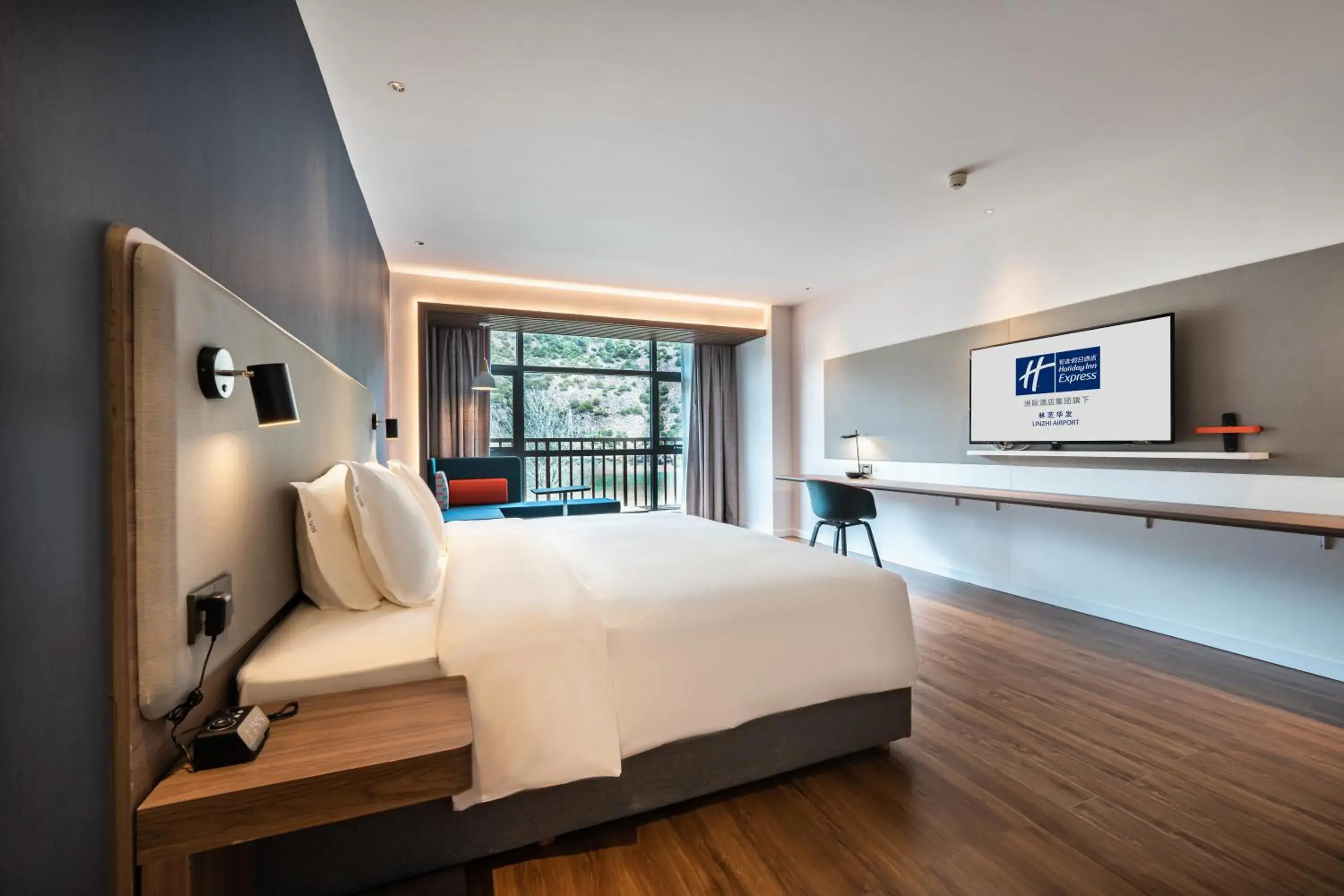 Standard King Room in Holiday Inn Express Linzhi Airport by IHG Standard King Room in Holiday Inn Express Linzhi Airport by IHG