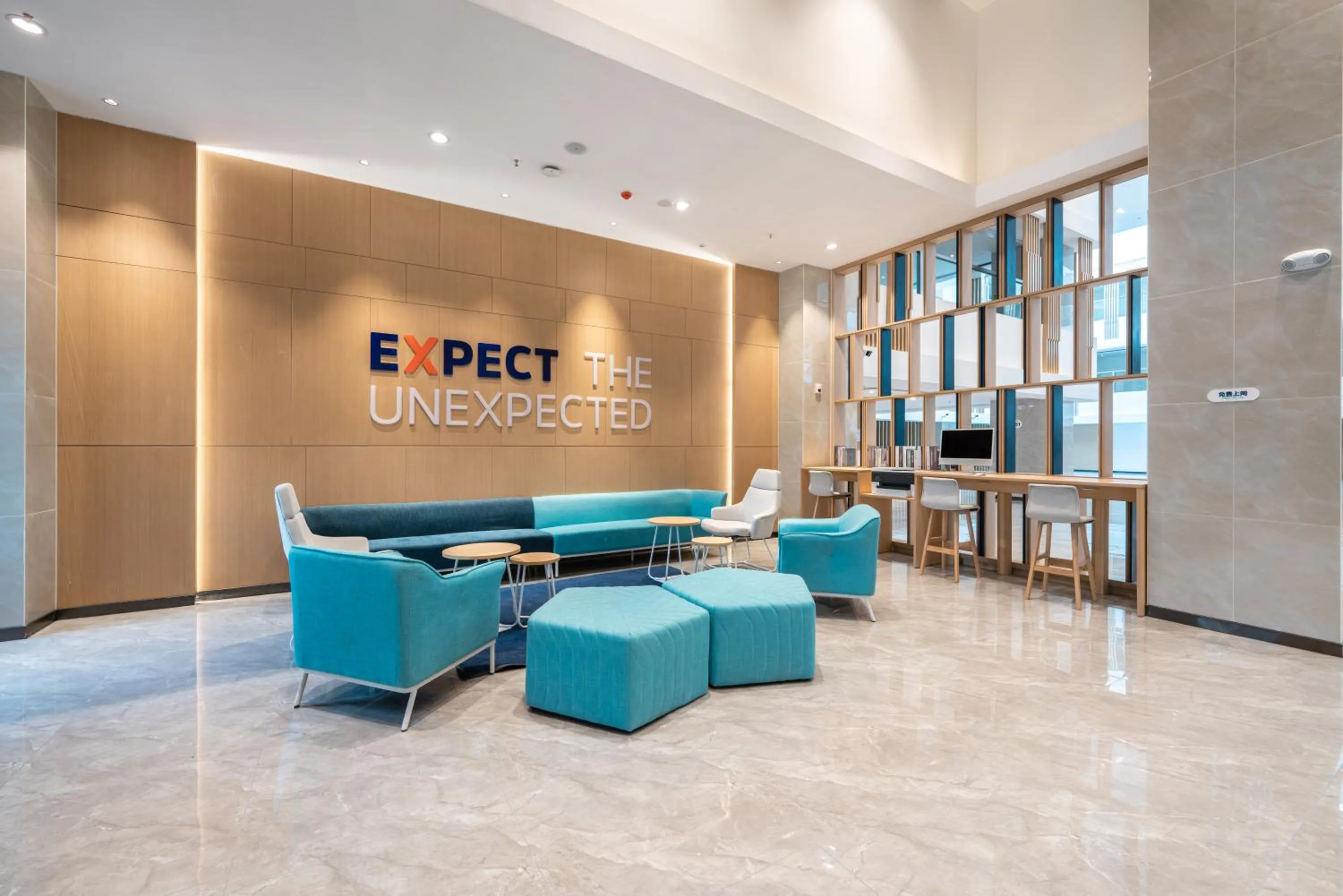 Seating area in Holiday Inn Express Linzhi Airport by IHG