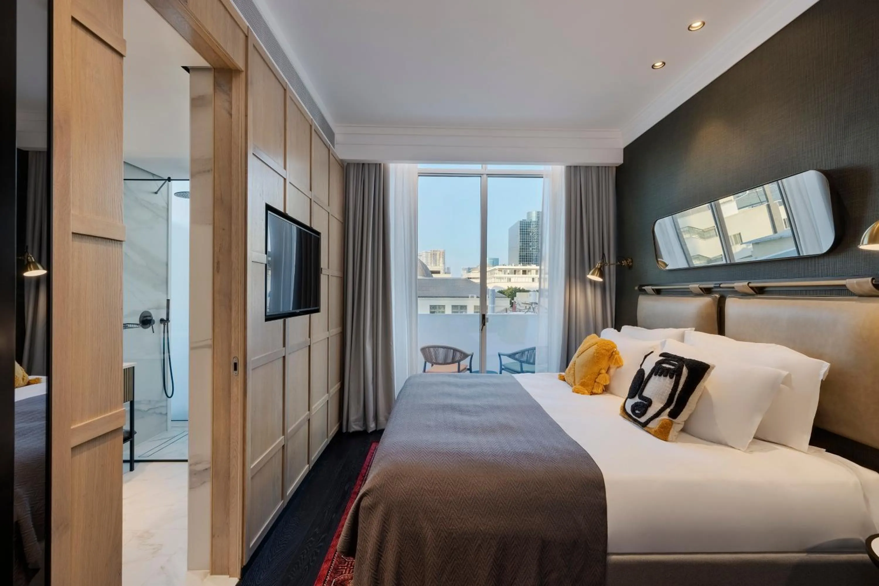 Photo of the whole room, Bed in Alberto by Isrotel Design