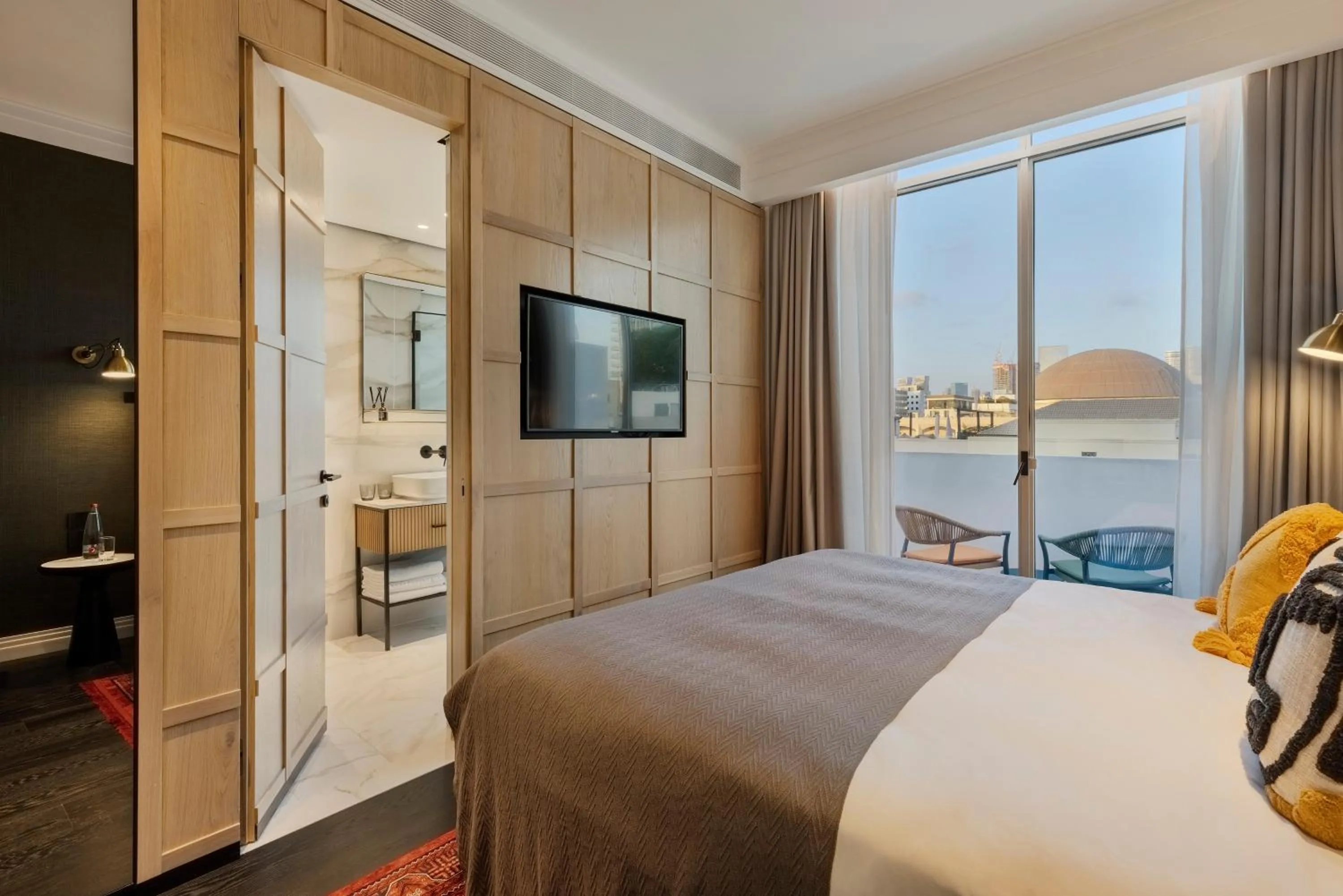 Photo of the whole room, Bed in Alberto by Isrotel Design