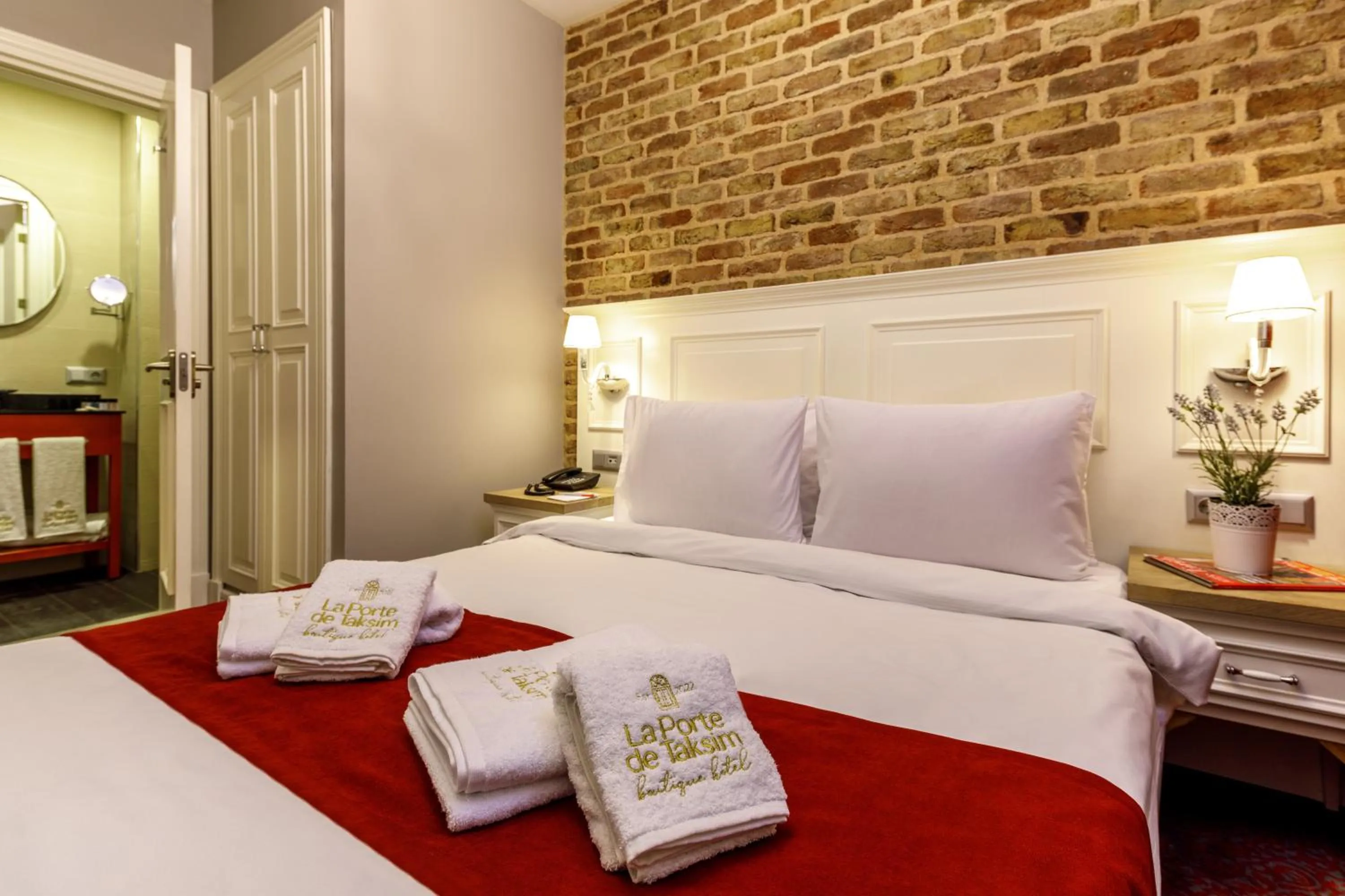 Bed in La Porte de Taksim