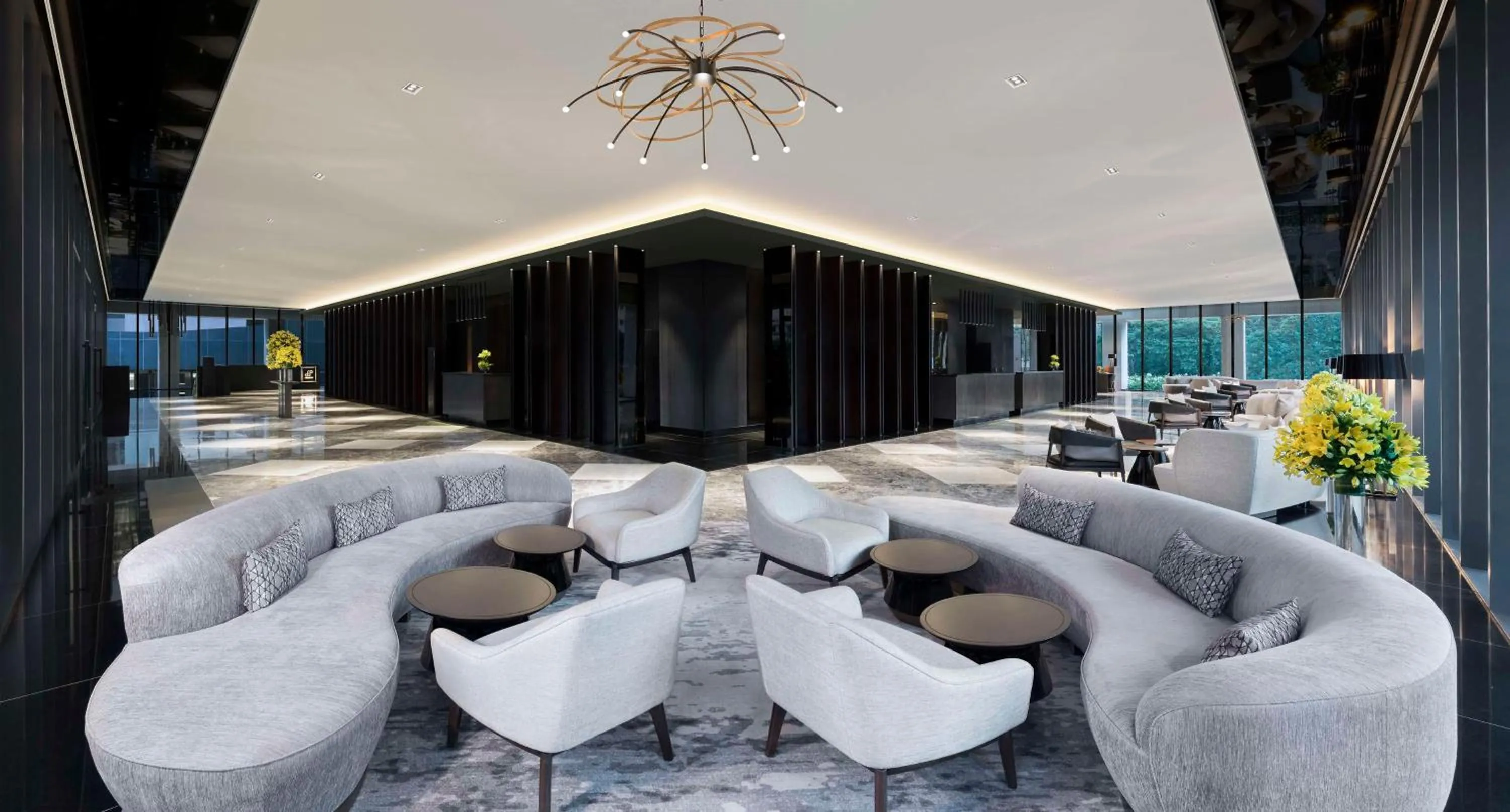 Lobby or reception in Hilton Bengaluru Embassy Manyata Business Park