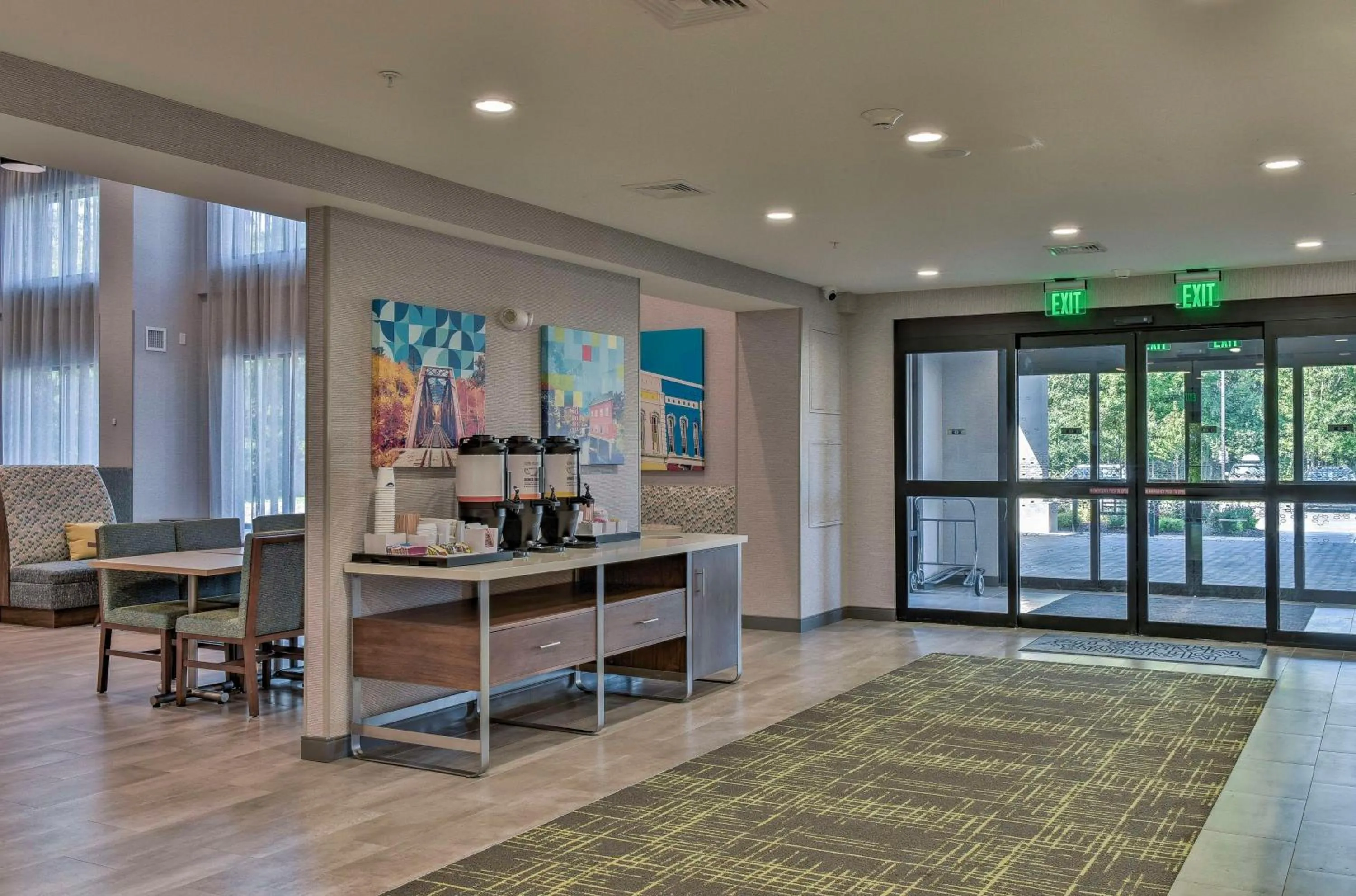 Dining area in Hampton Inn & Suites Keene