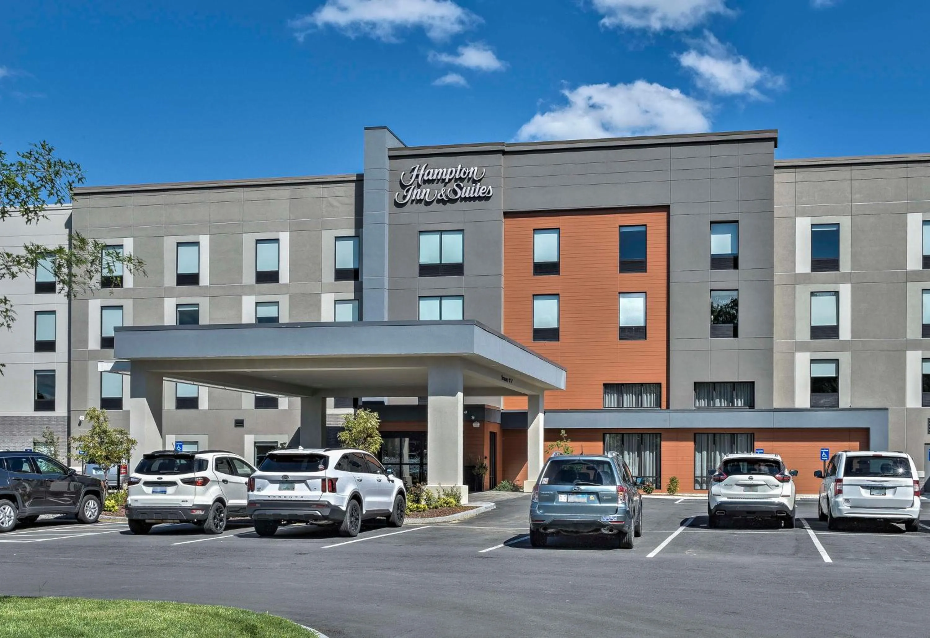 Property building in Hampton Inn & Suites Keene