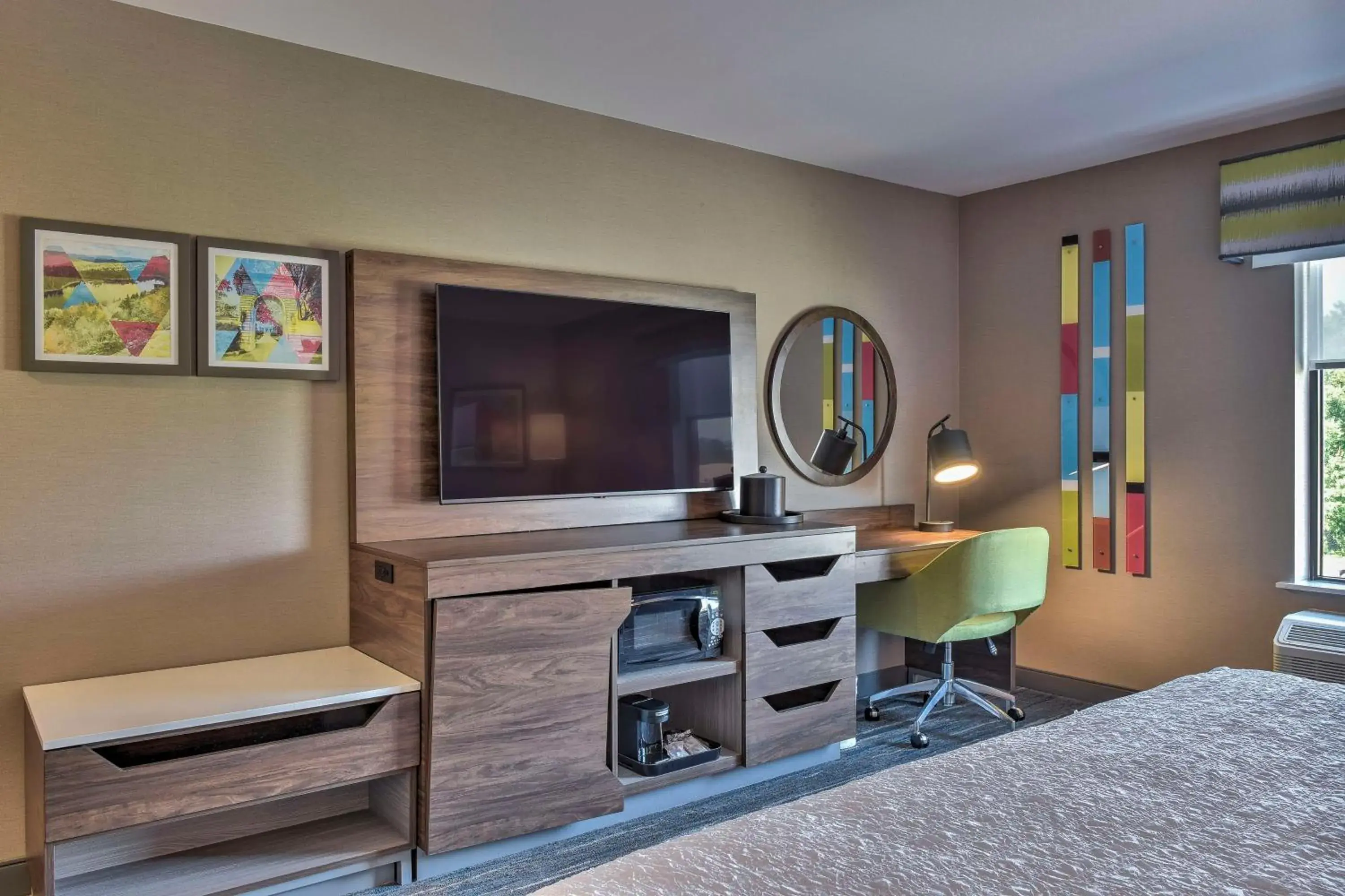 King Room - Hearing Access in Hampton Inn & Suites Keene King Room - Hearing Access in Hampton Inn & Suites Keene
