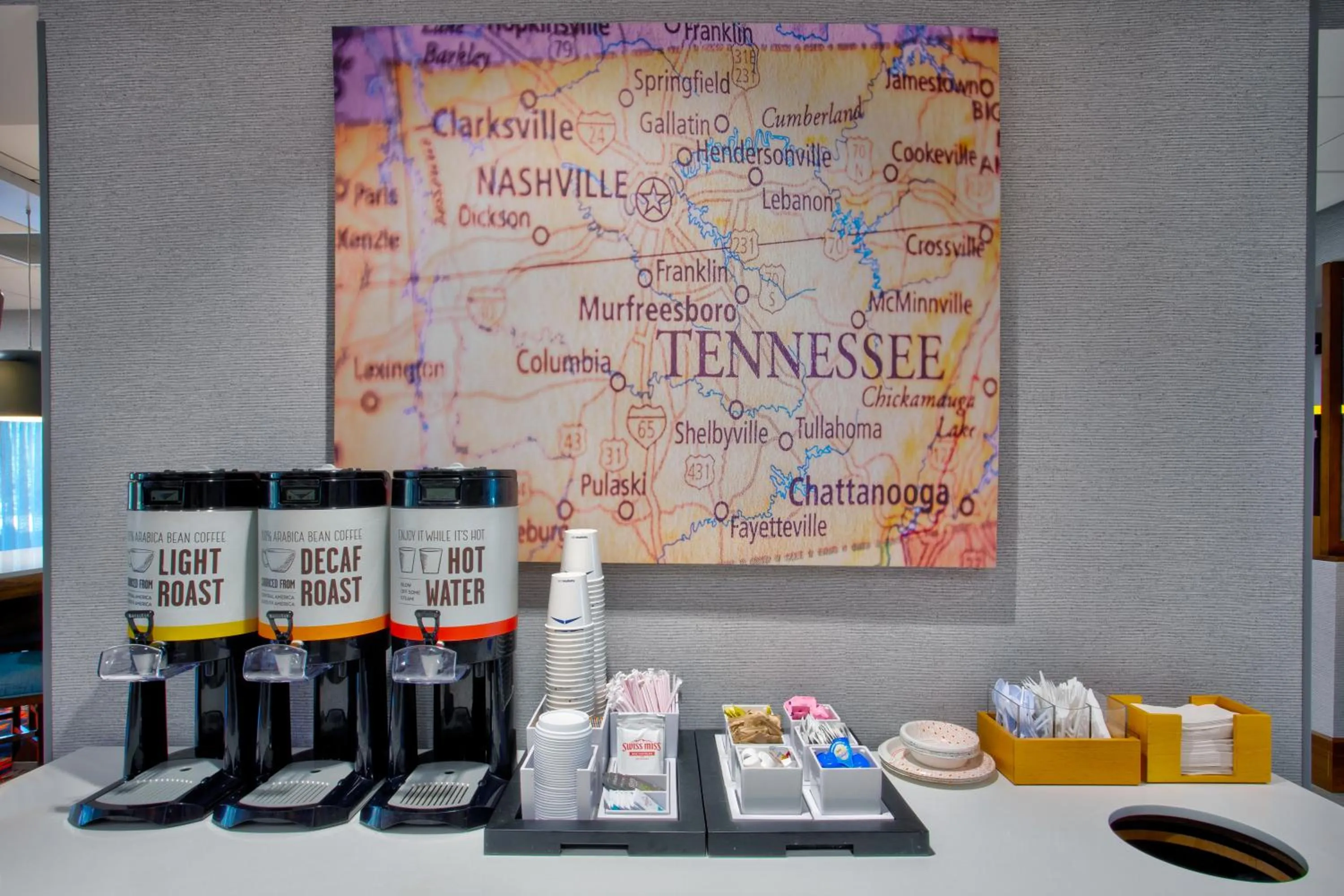Coffee/tea facilities in Hampton Inn Paris, Tn