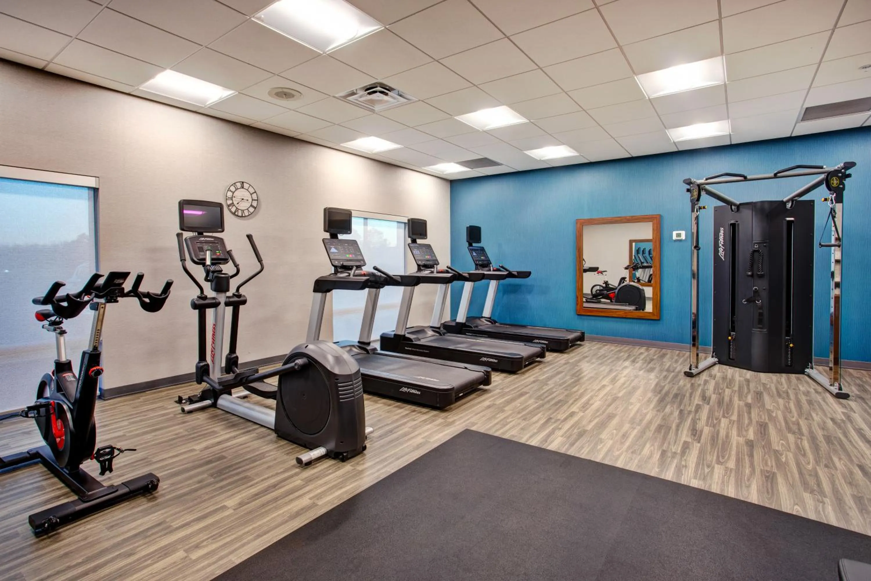 Fitness centre/facilities in Hampton Inn Paris, Tn