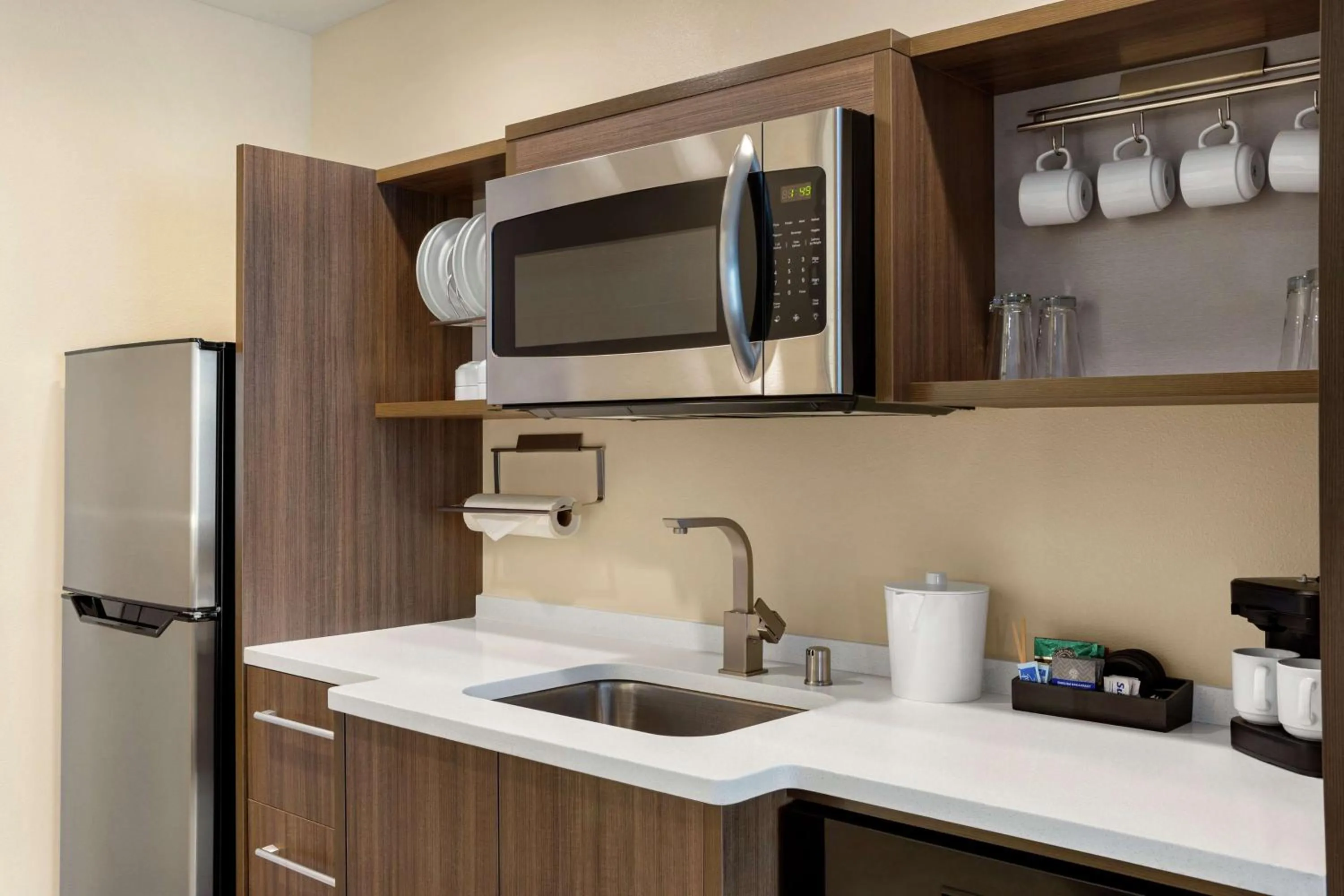 Kitchen or kitchenette in Home2 Suites By Hilton Minneapolis University Area