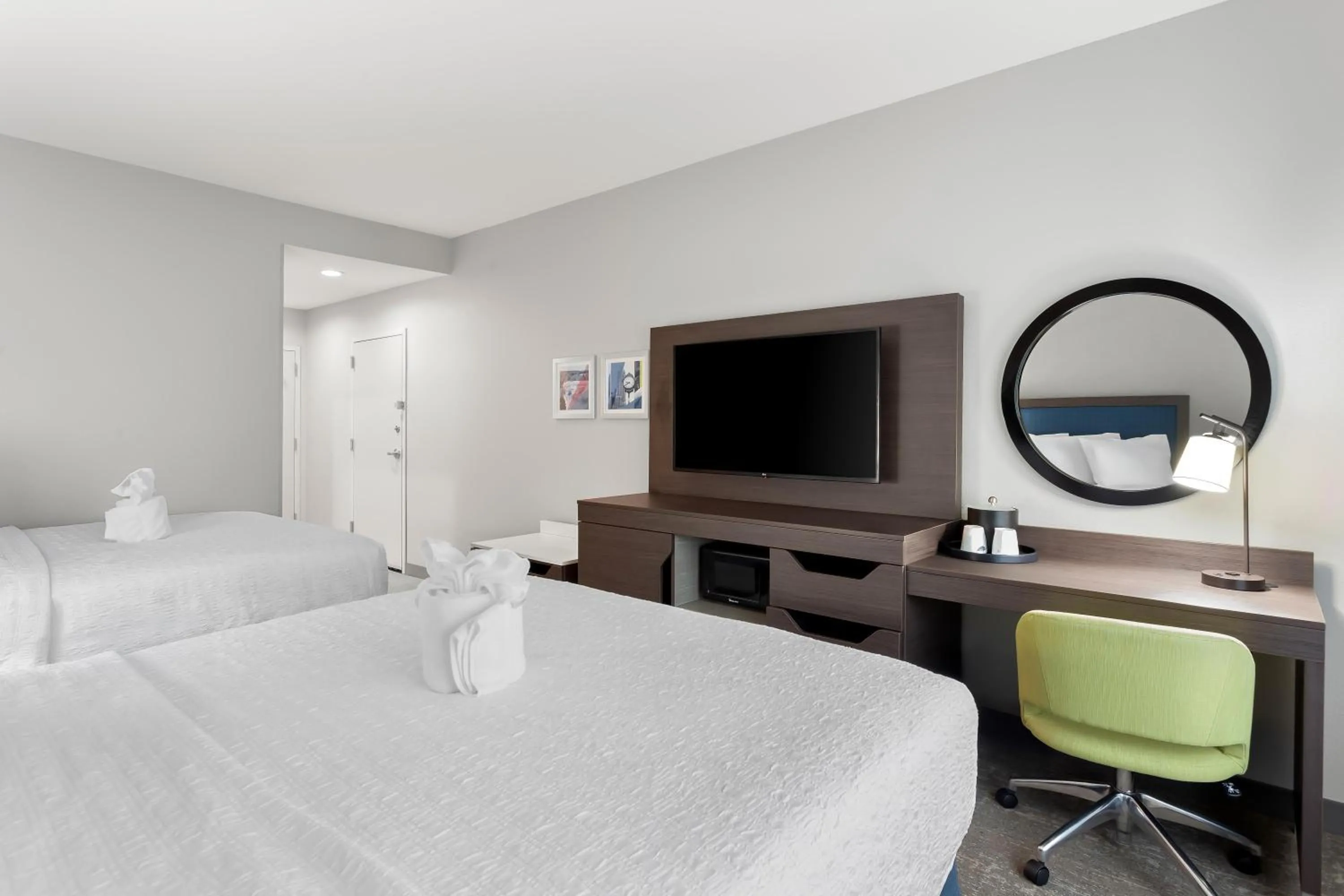 Bed in Hampton Inn By Hilton Huntley Chicago