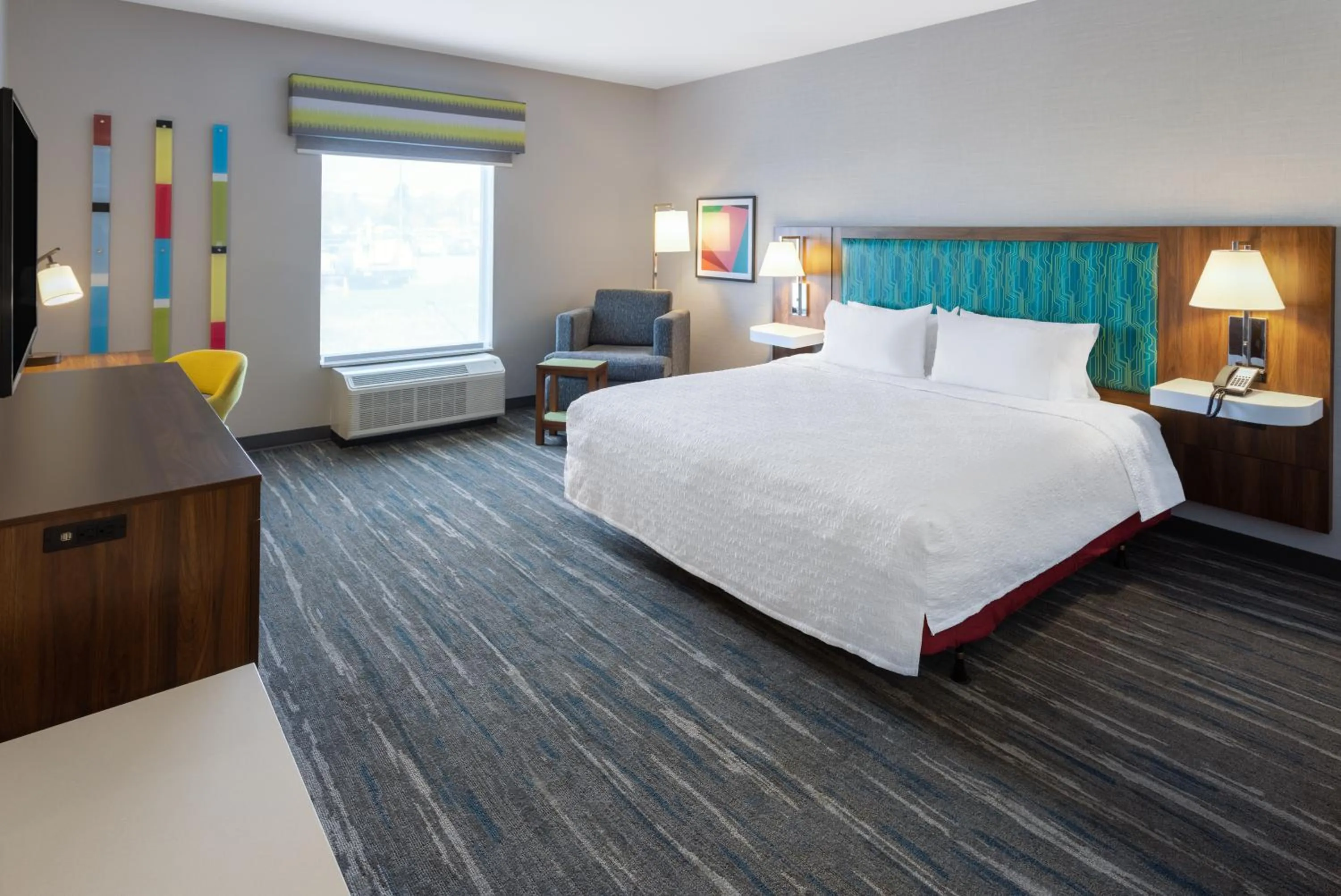 Photo of the whole room, Bed in Hampton Inn Monticello, Ny