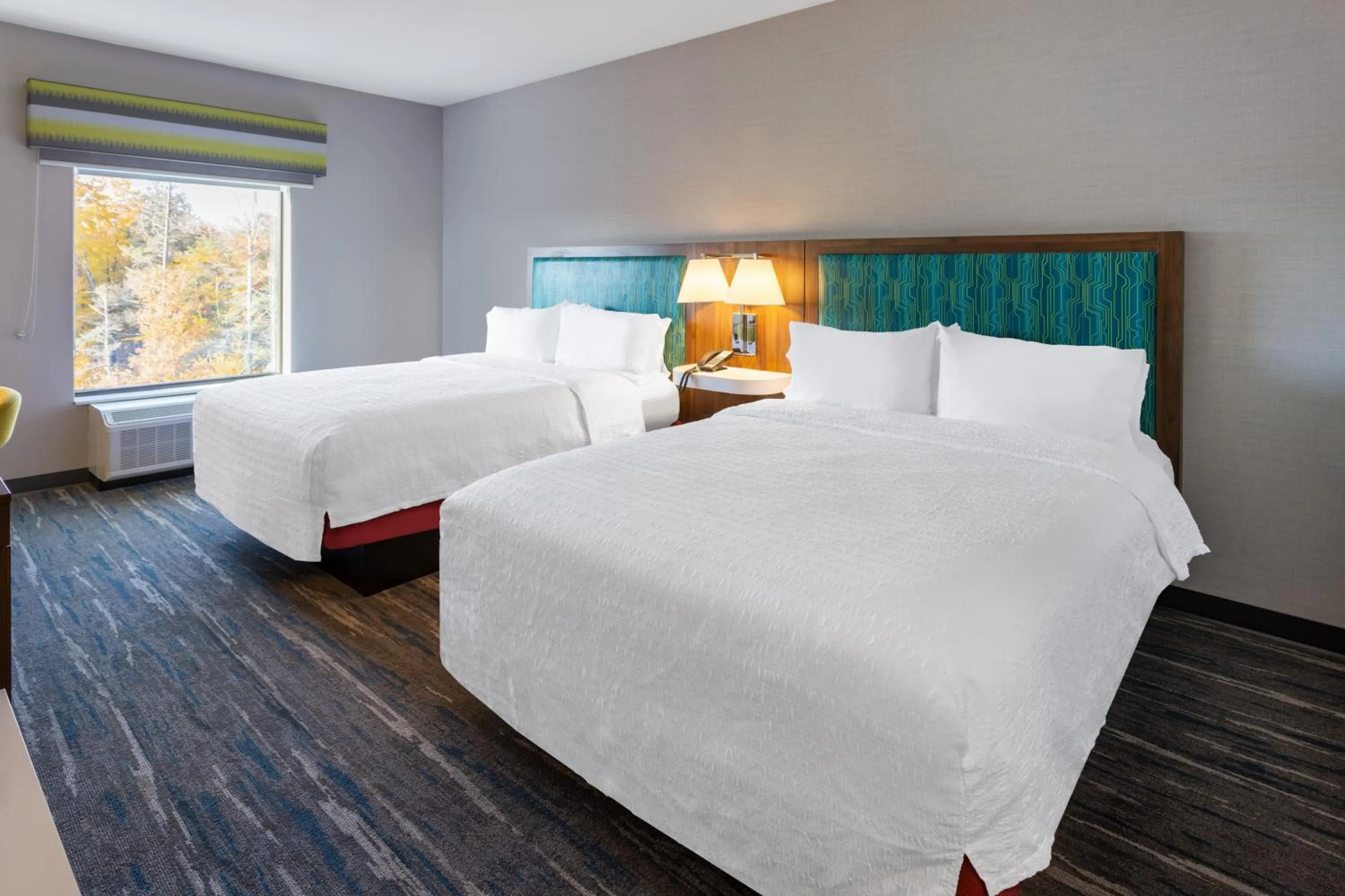 Photo of the whole room, Bed in Hampton Inn Monticello, Ny