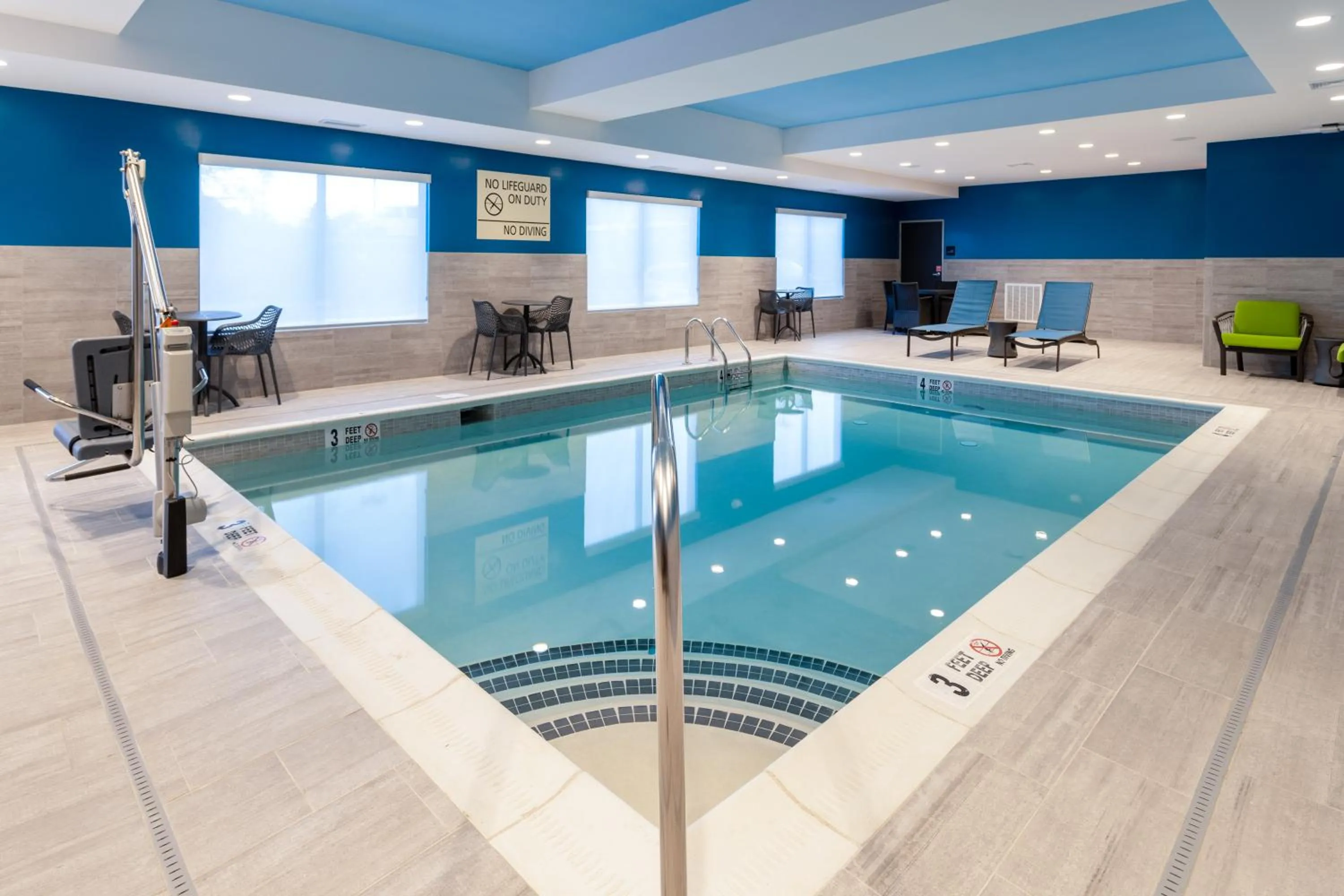 Swimming pool in Hampton Inn Monticello, Ny