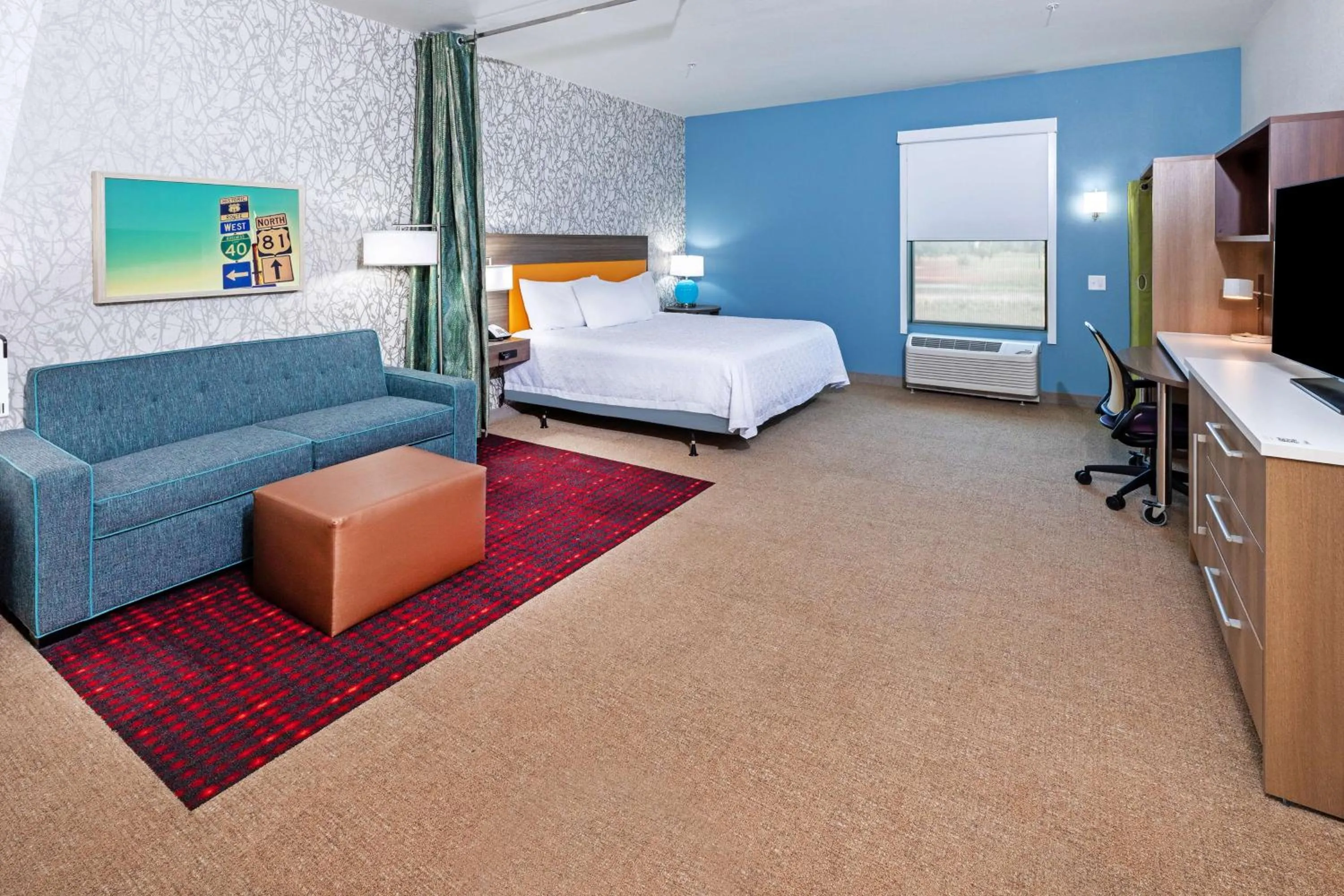 Living room, Bed in Home2 Suites By Hilton Weatherford