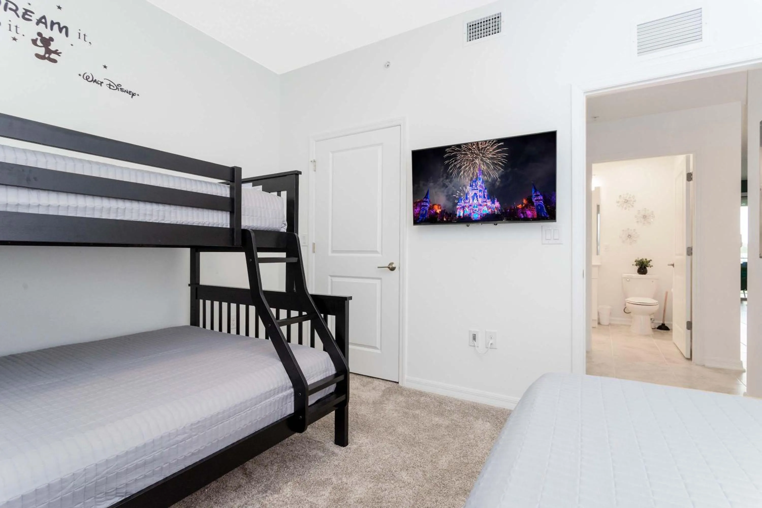 Bed in Gorgeous 2 Bedroom Apartment Close to Disney 305 31911