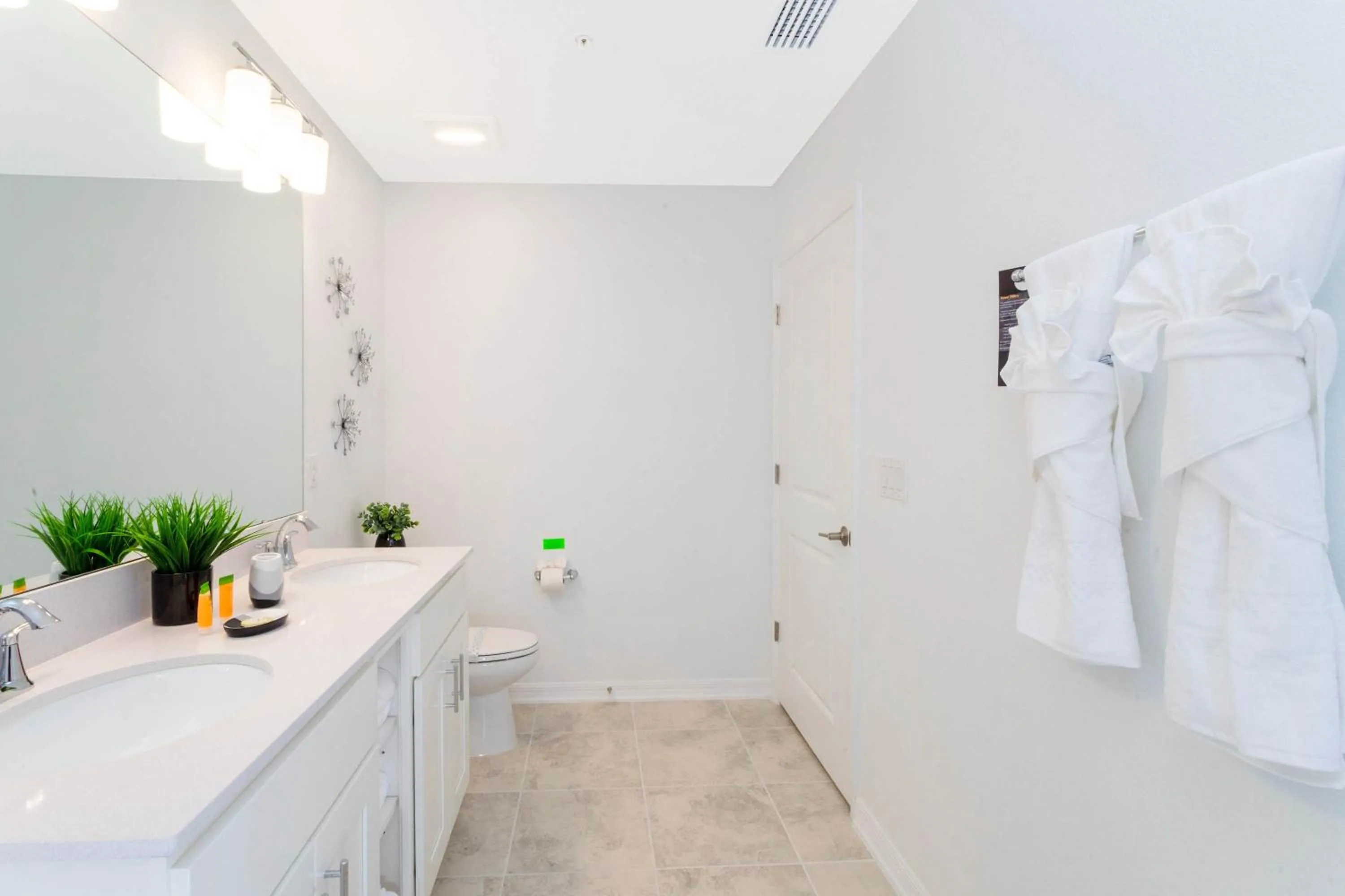 Gorgeous 2 Bedroom Apartment Close to Disney 305 31911