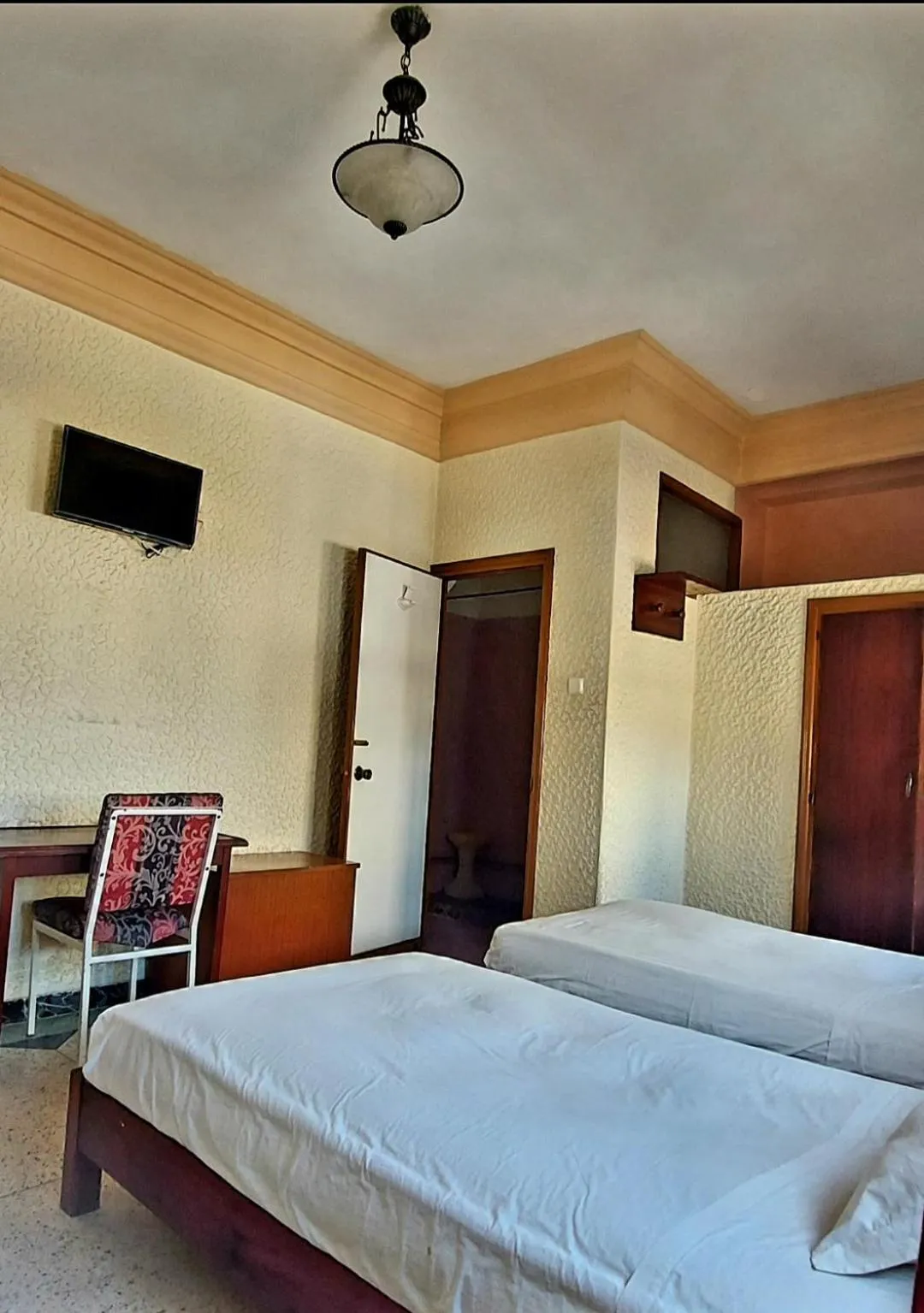 Bed in Hôtel National