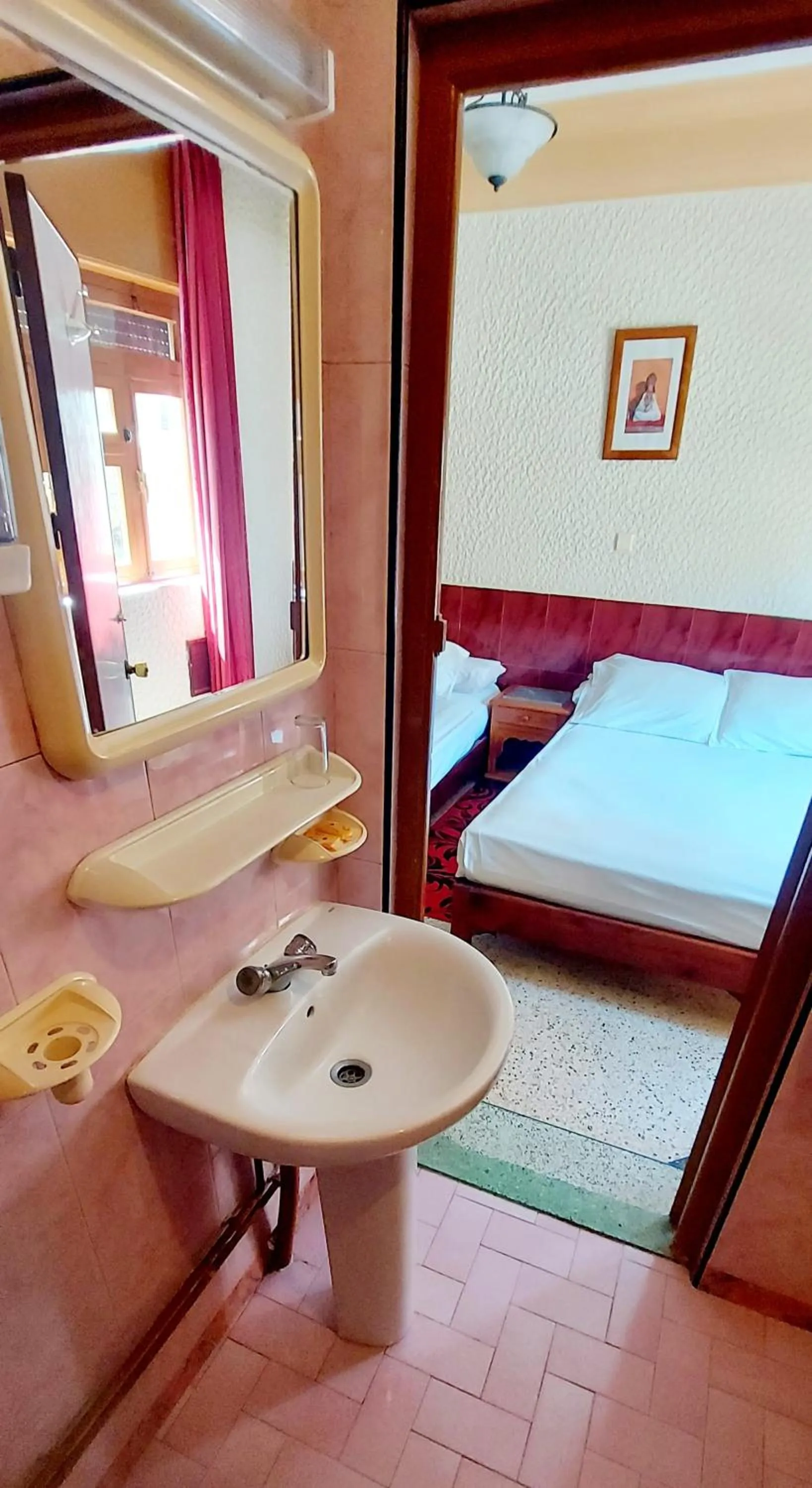 Bed in Hôtel National