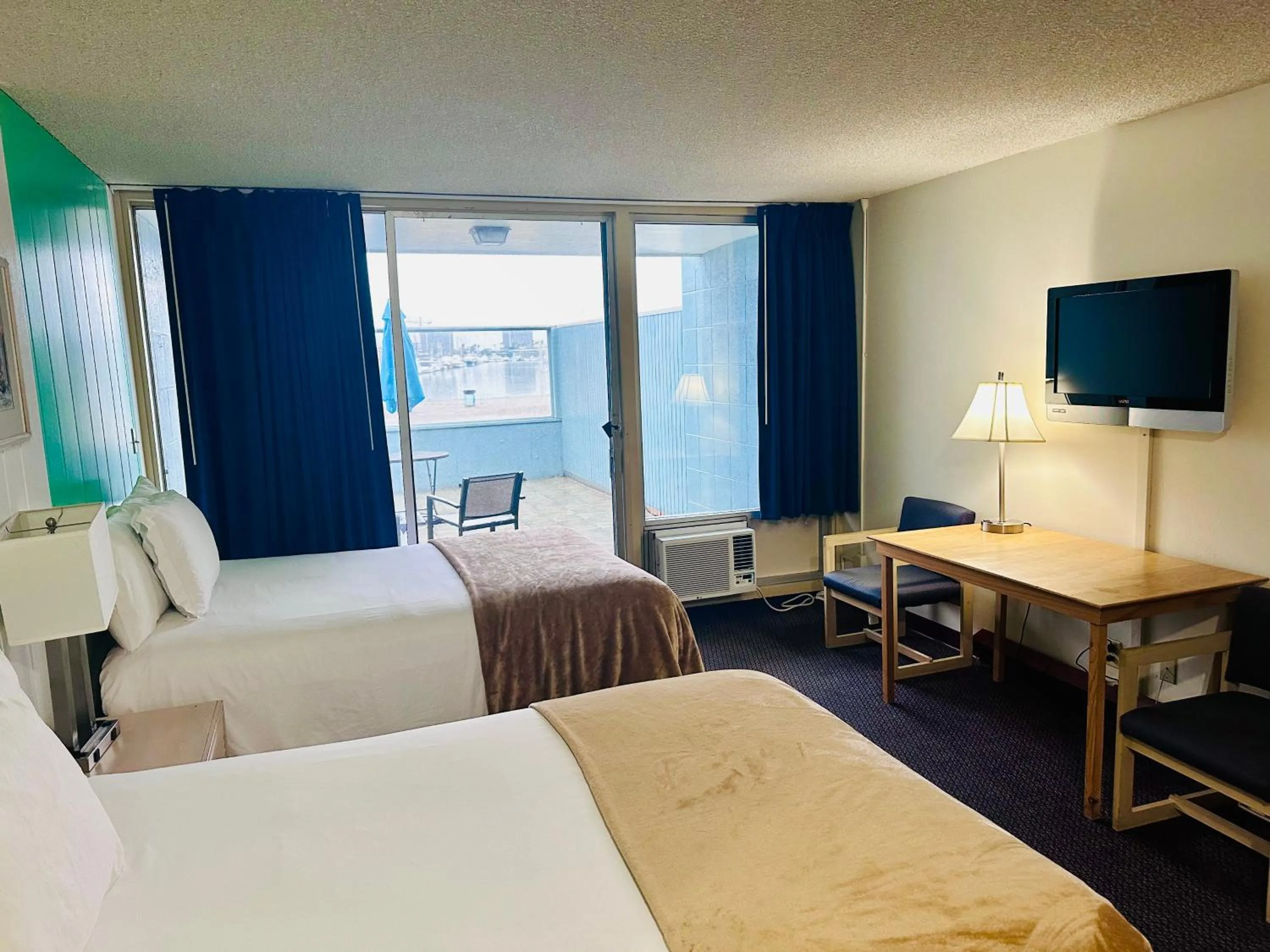 Bed in Foghorn Harbor Inn