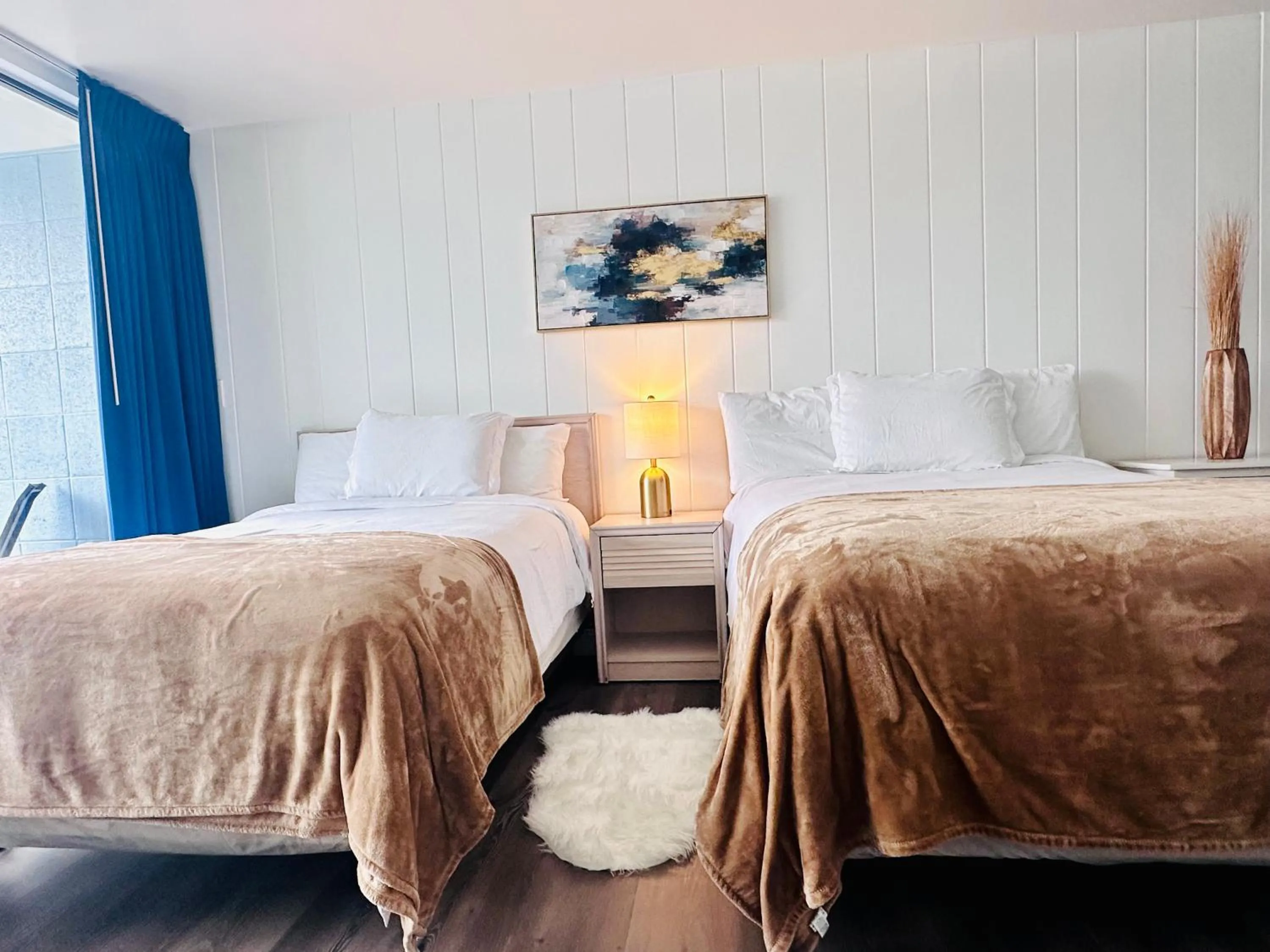 Bed in Foghorn Harbor Inn