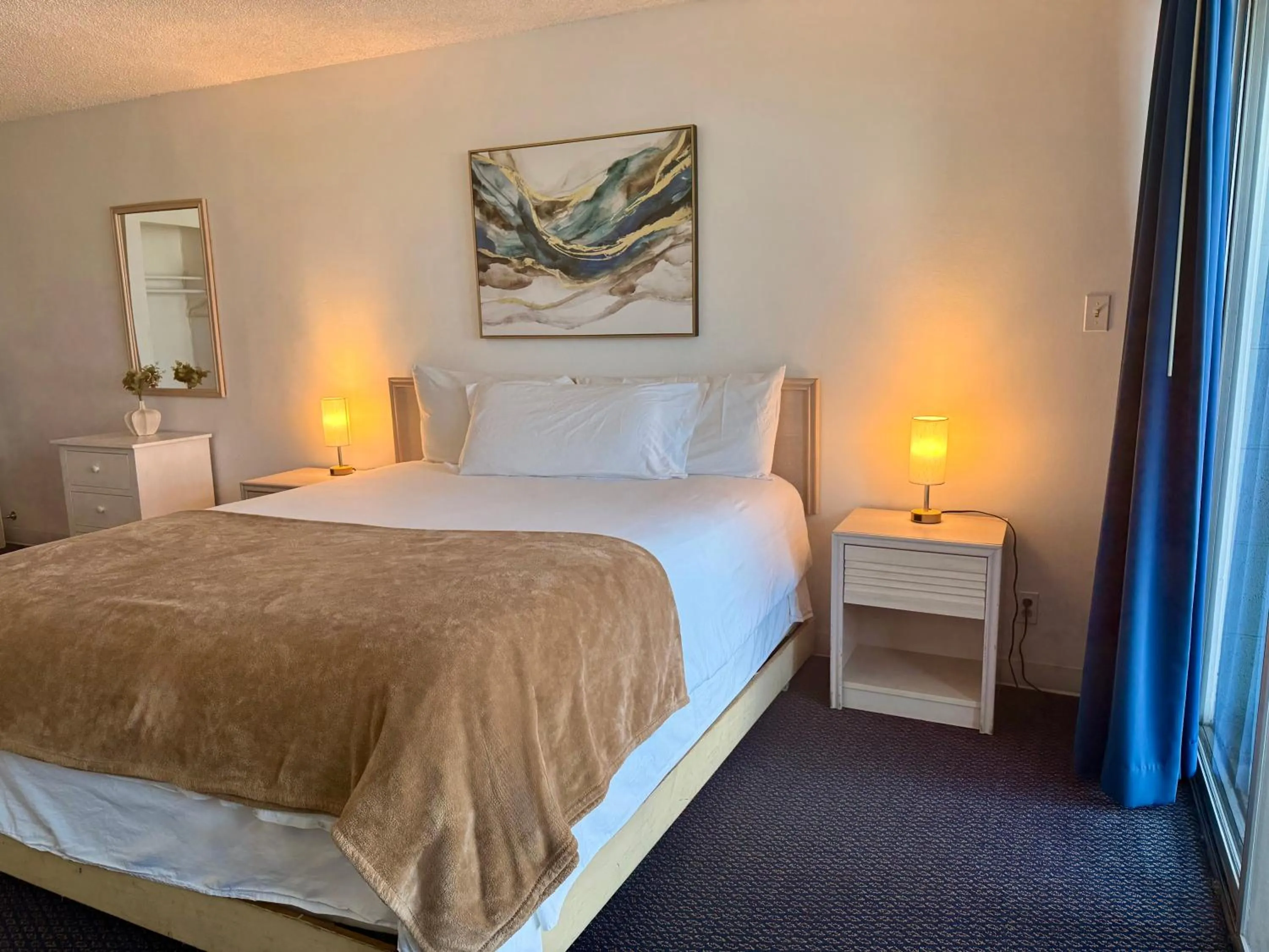 Bed in Foghorn Harbor Inn