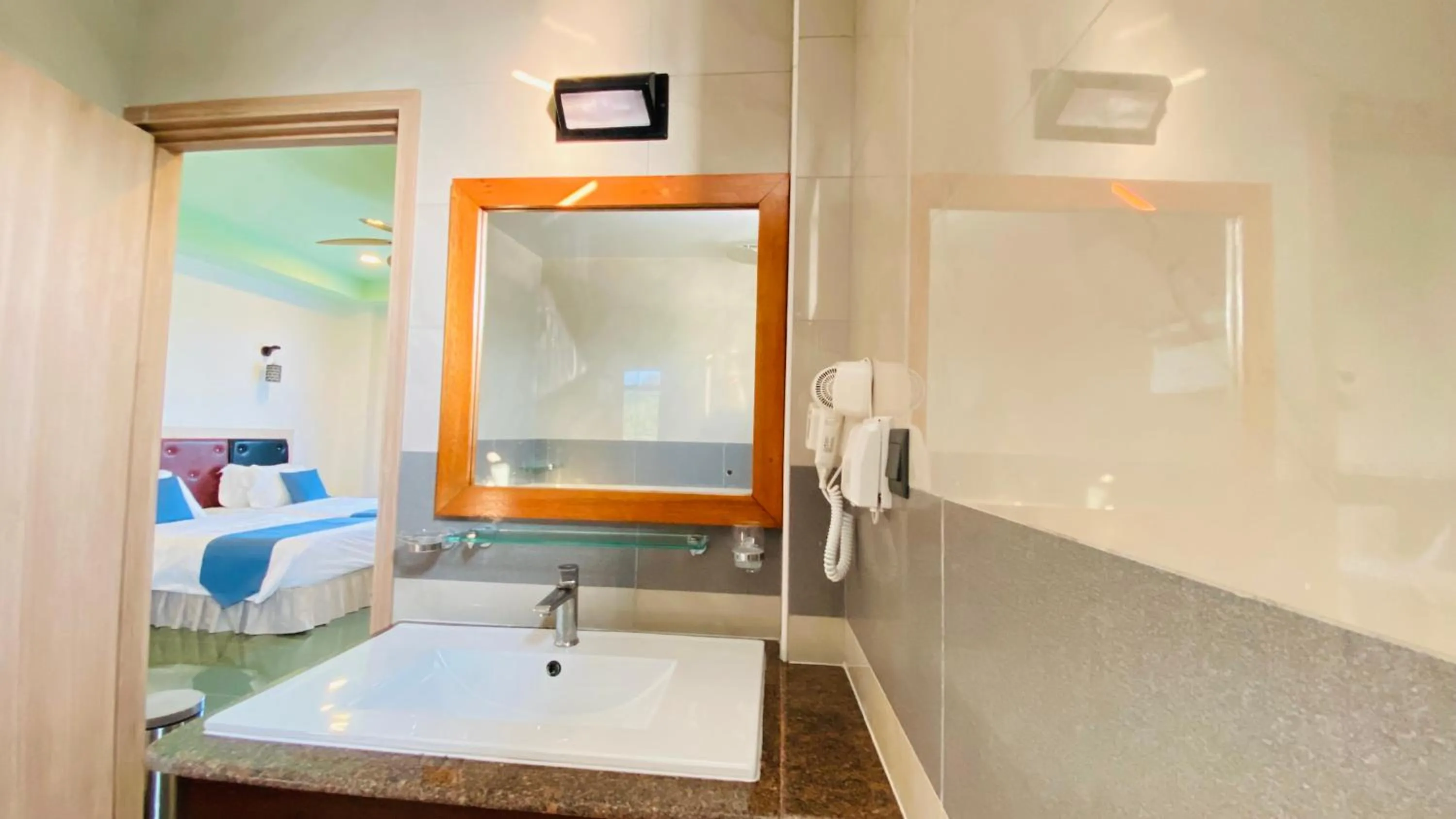 Bathroom, Bed in Alimas Holiday Retreat Maldives