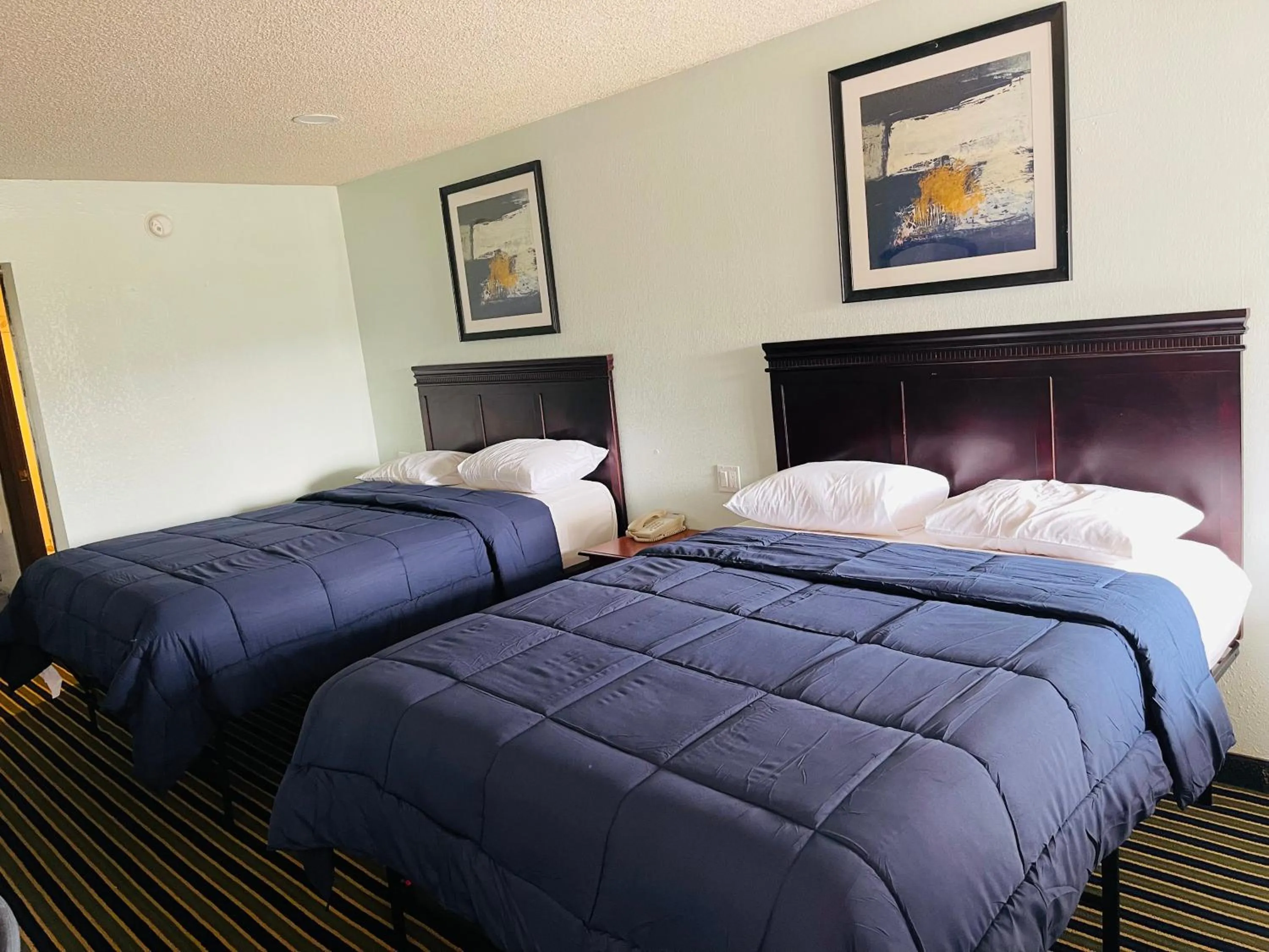 Bed in OYO Hotel Muskogee Near Creek Nation Casino - Hwy 64