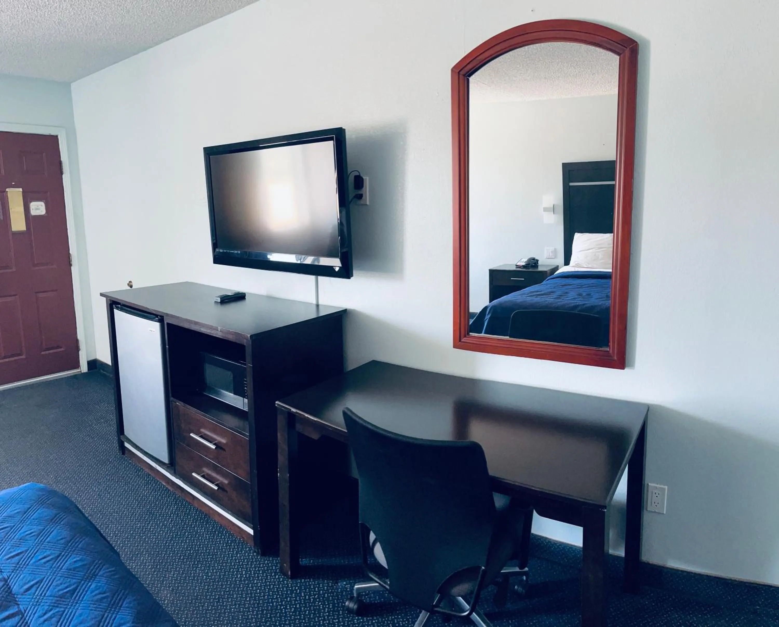 TV and multimedia, Bed in Executive Inn