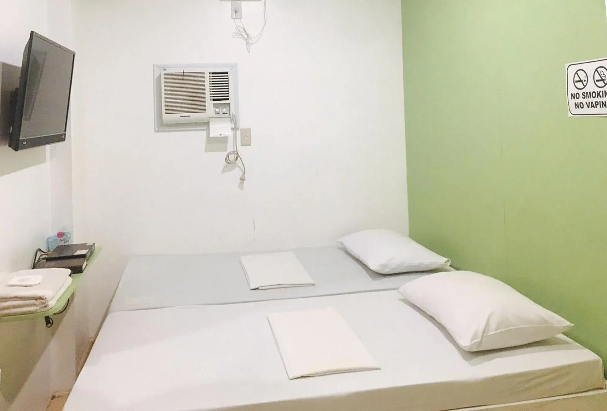 Double Room in Mainstreet Pension House by RedDoorz Double Room in Mainstreet Pension House by RedDoorz