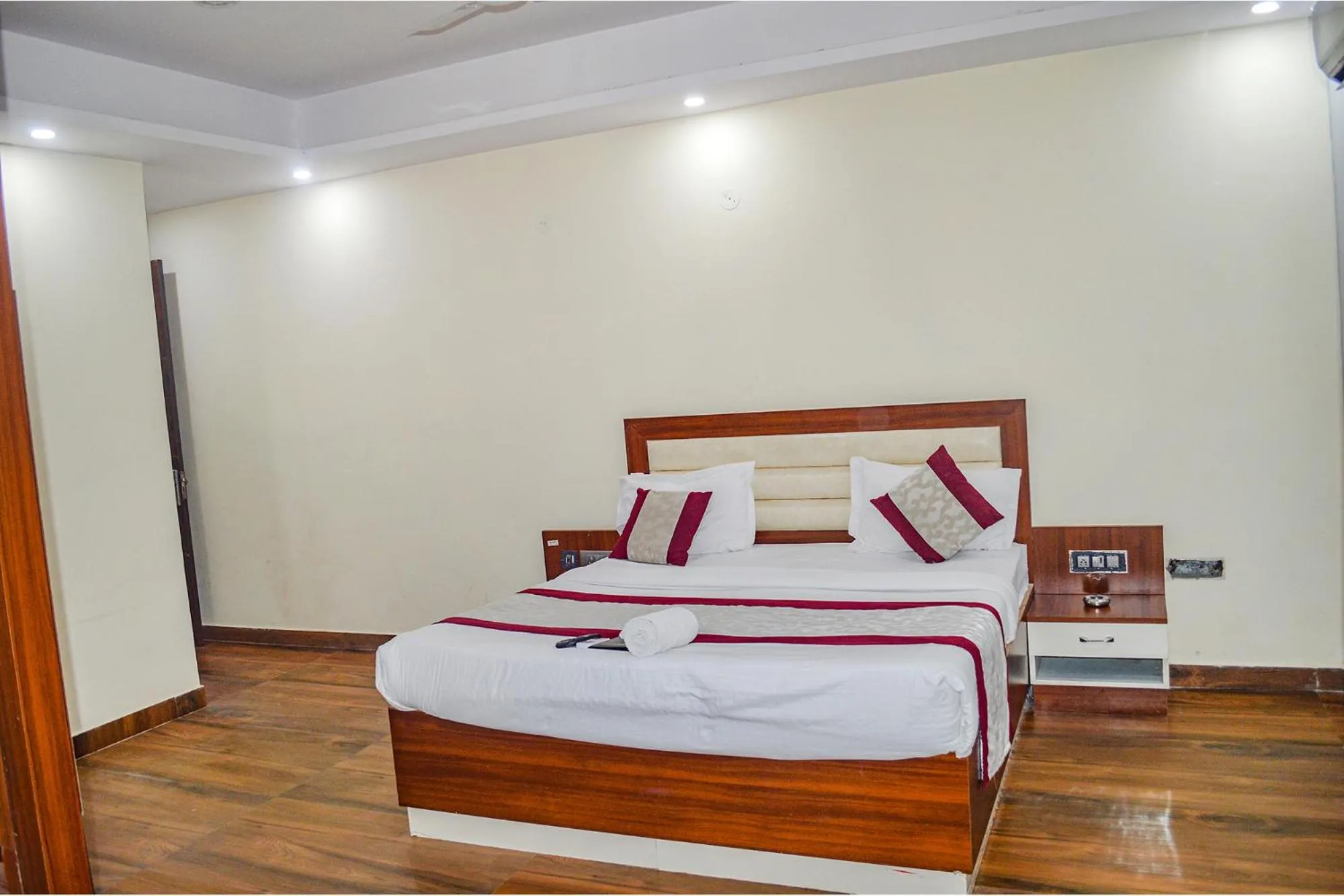 Bedroom, Bed in FabHotel The Golf Inn