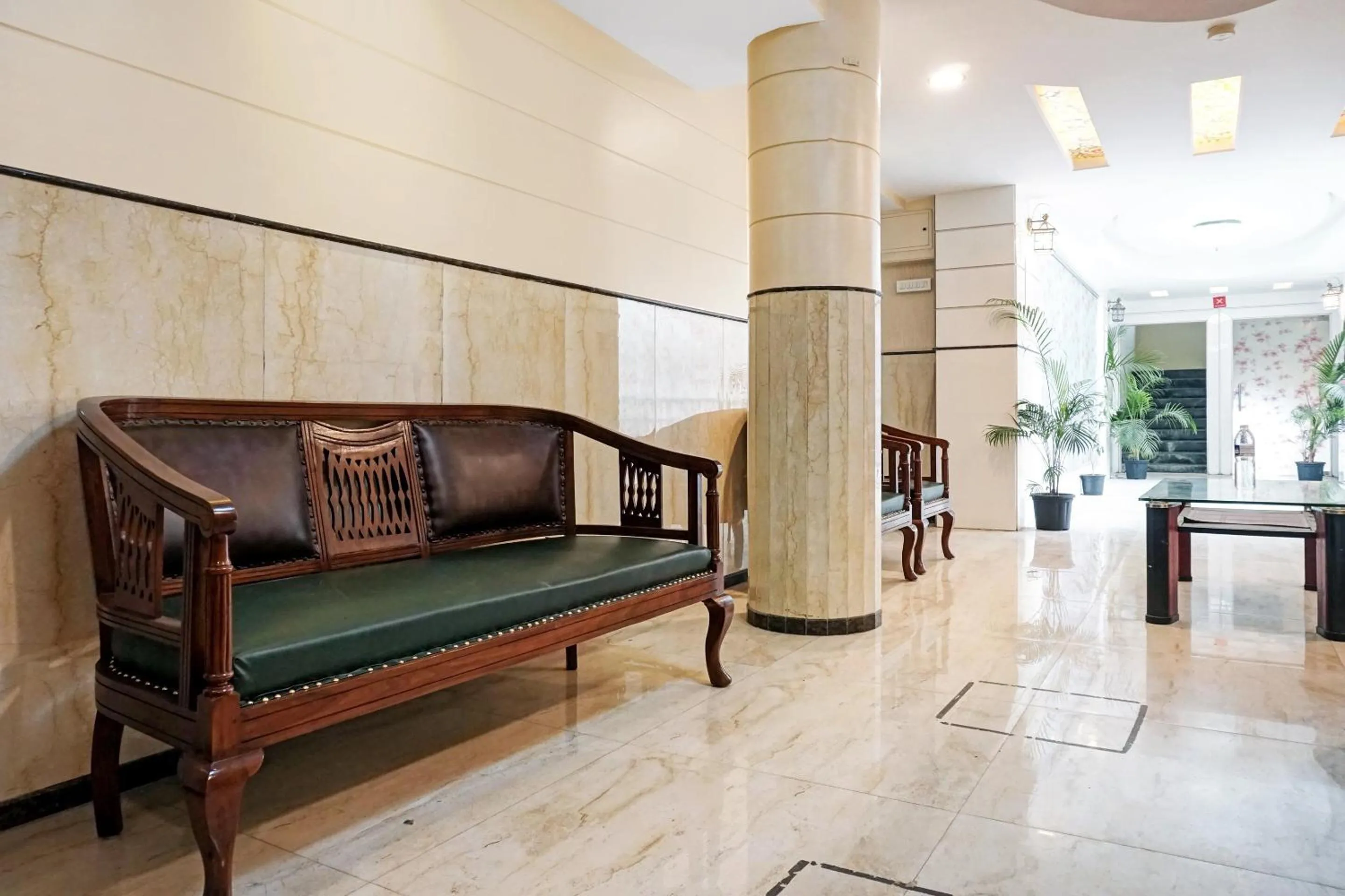 Lobby or reception in Townhouse OAK Gharonda Residency Near Sant Tukaram Nagar Metro Station