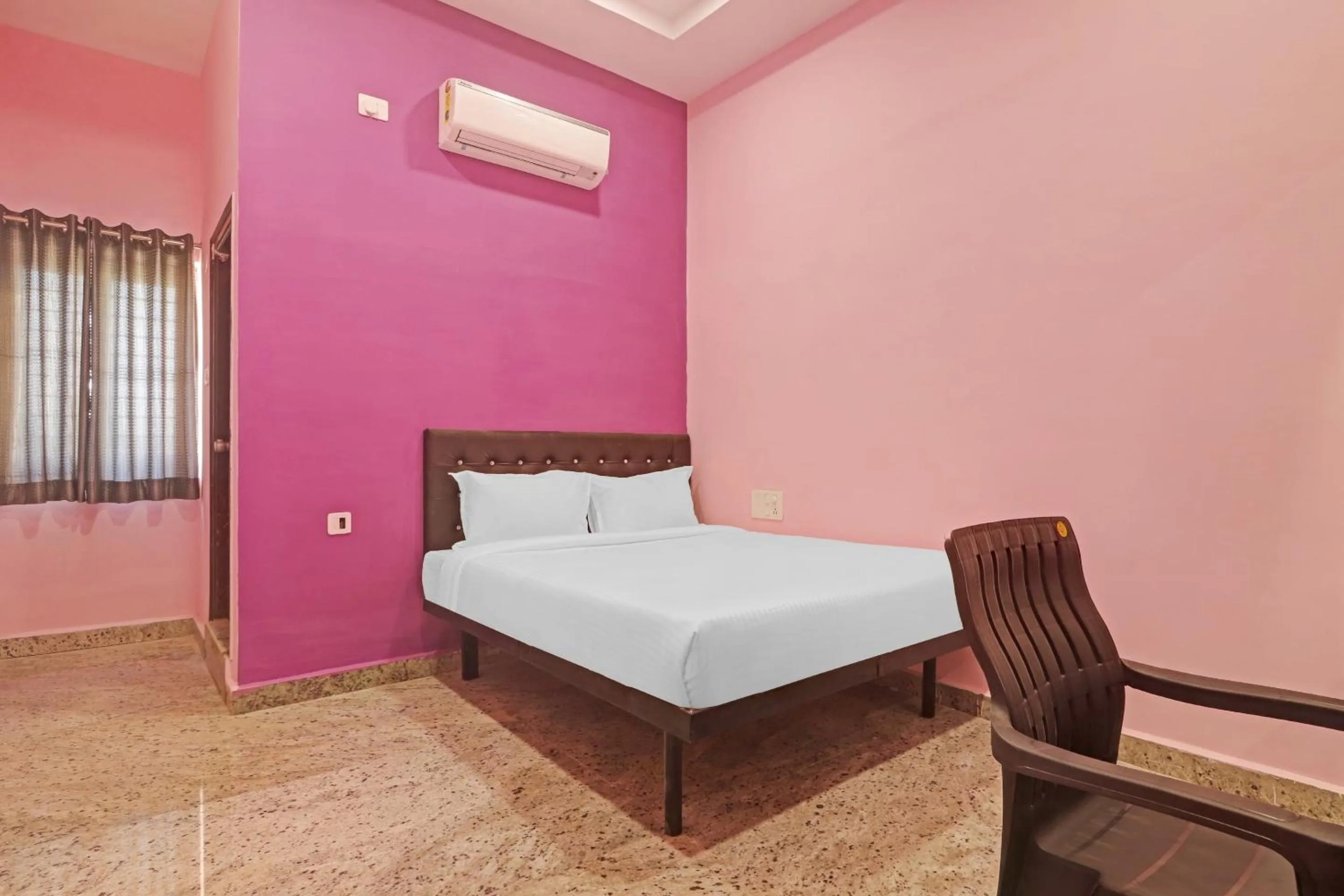 Bedroom, Bed in Capital O Sai Balaji Near Golconda Fort