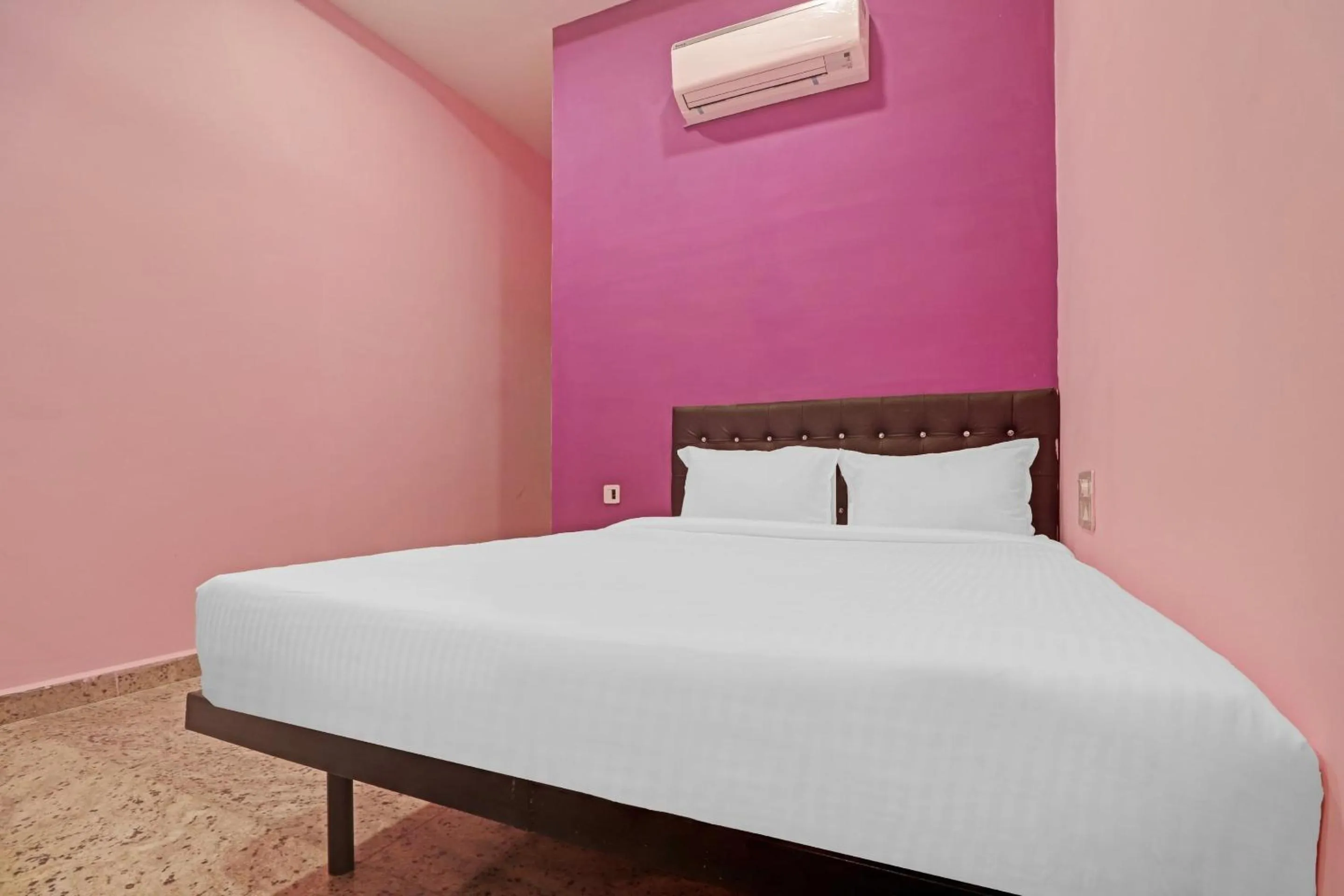 Bedroom, Bed in Capital O Sai Balaji Near Golconda Fort