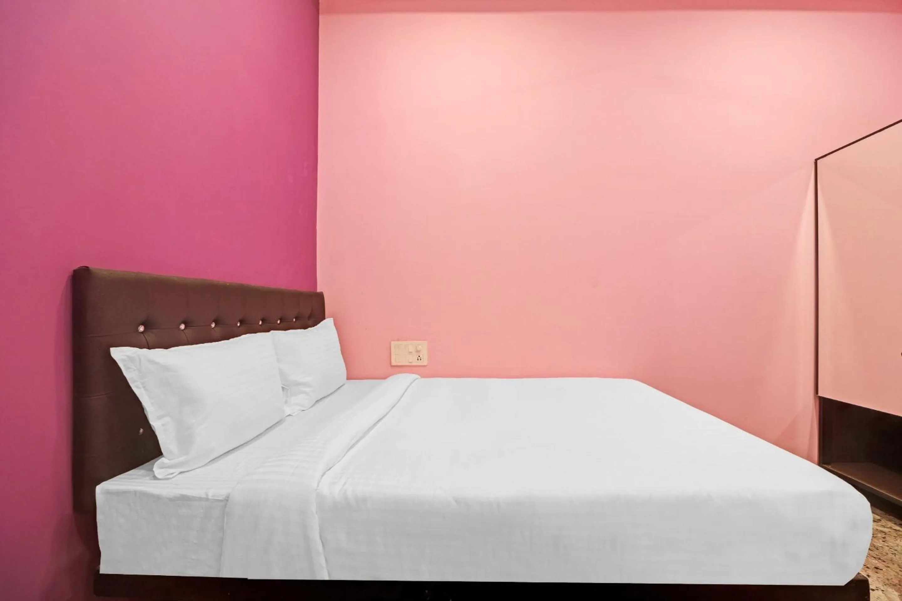 Bedroom, Bed in Capital O Sai Balaji Near Golconda Fort