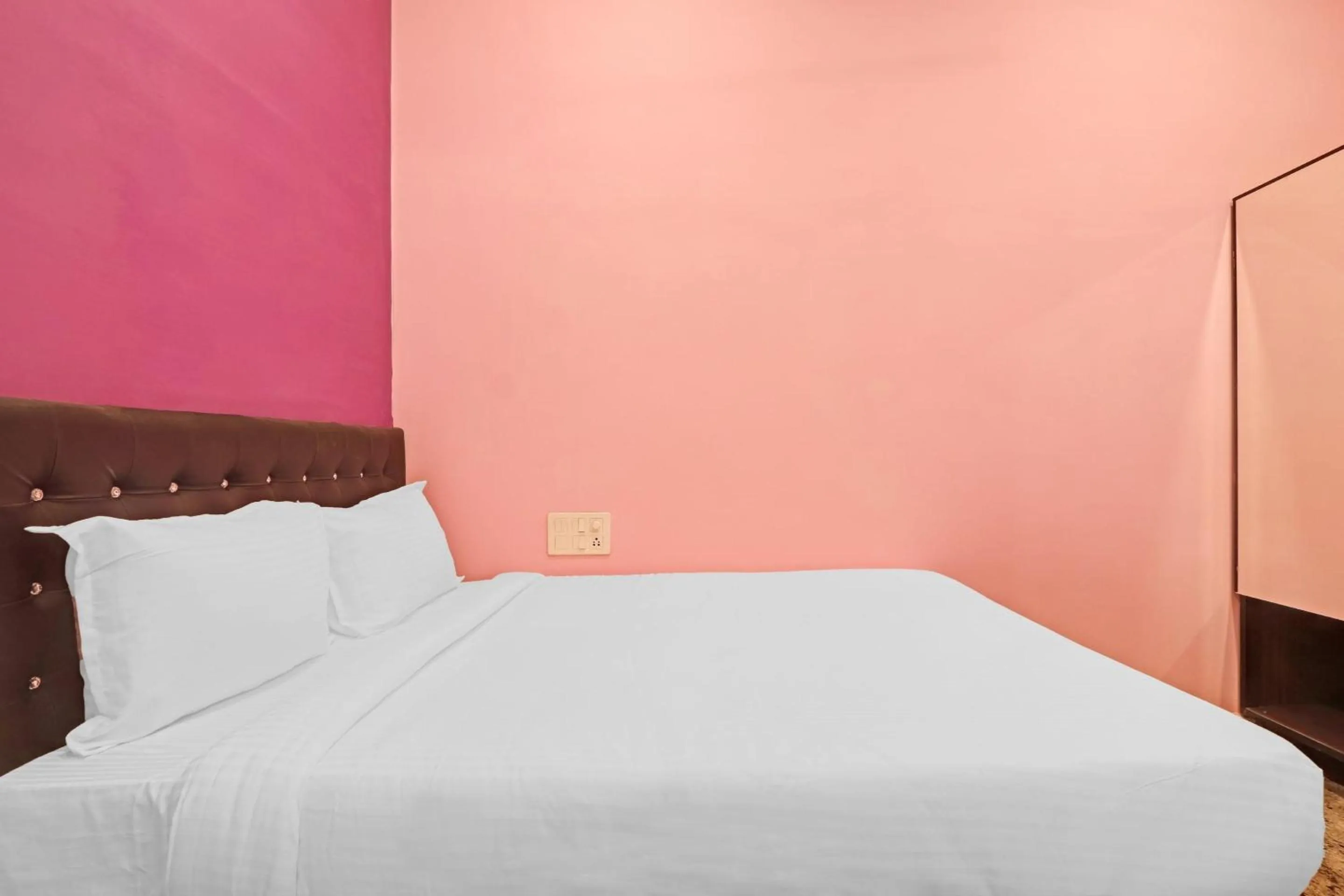 Bedroom, Bed in Capital O Sai Balaji Near Golconda Fort