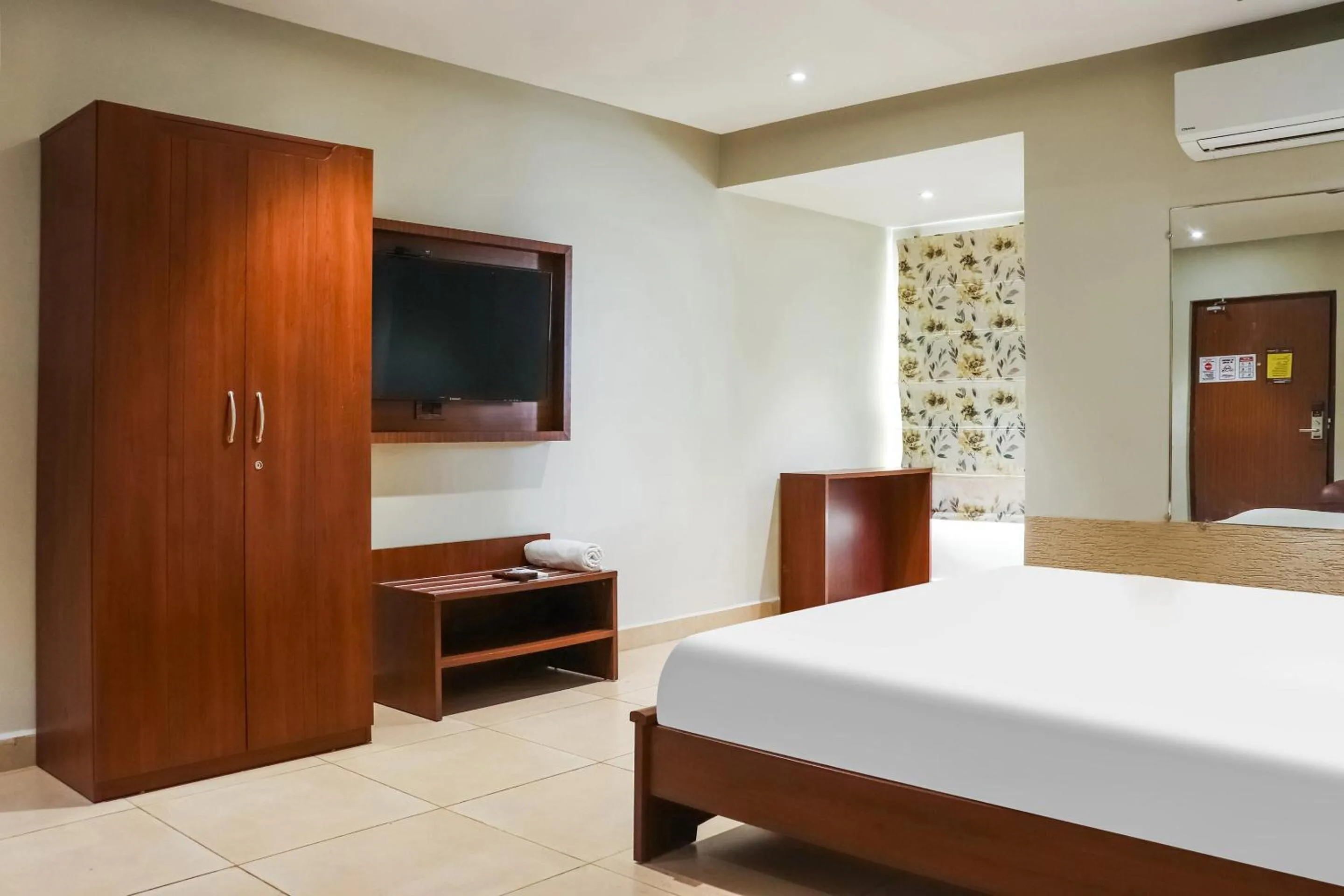 Bedroom, Bed in Collection O Kk Trends