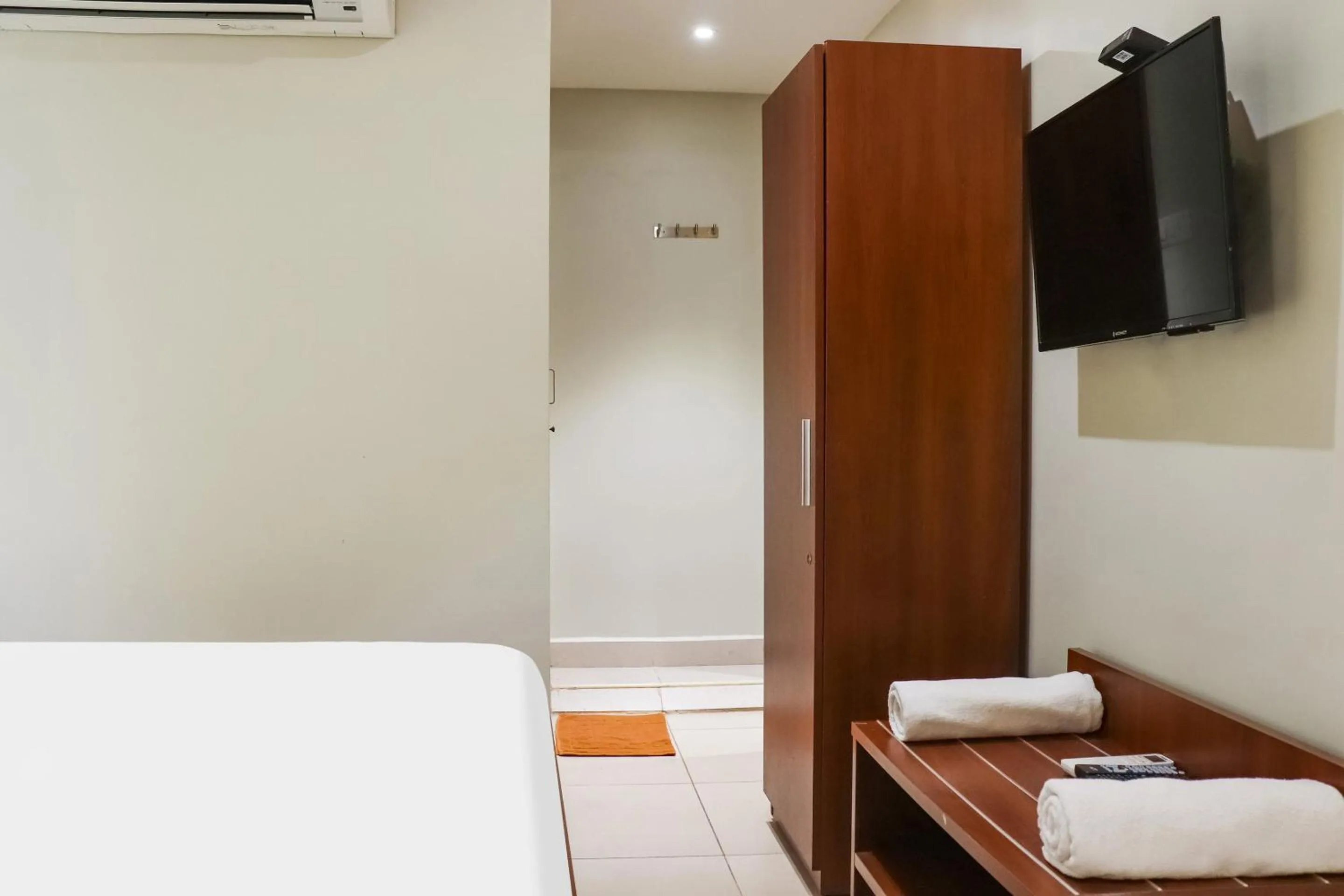 Lobby or reception, Bed in Collection O Kk Trends