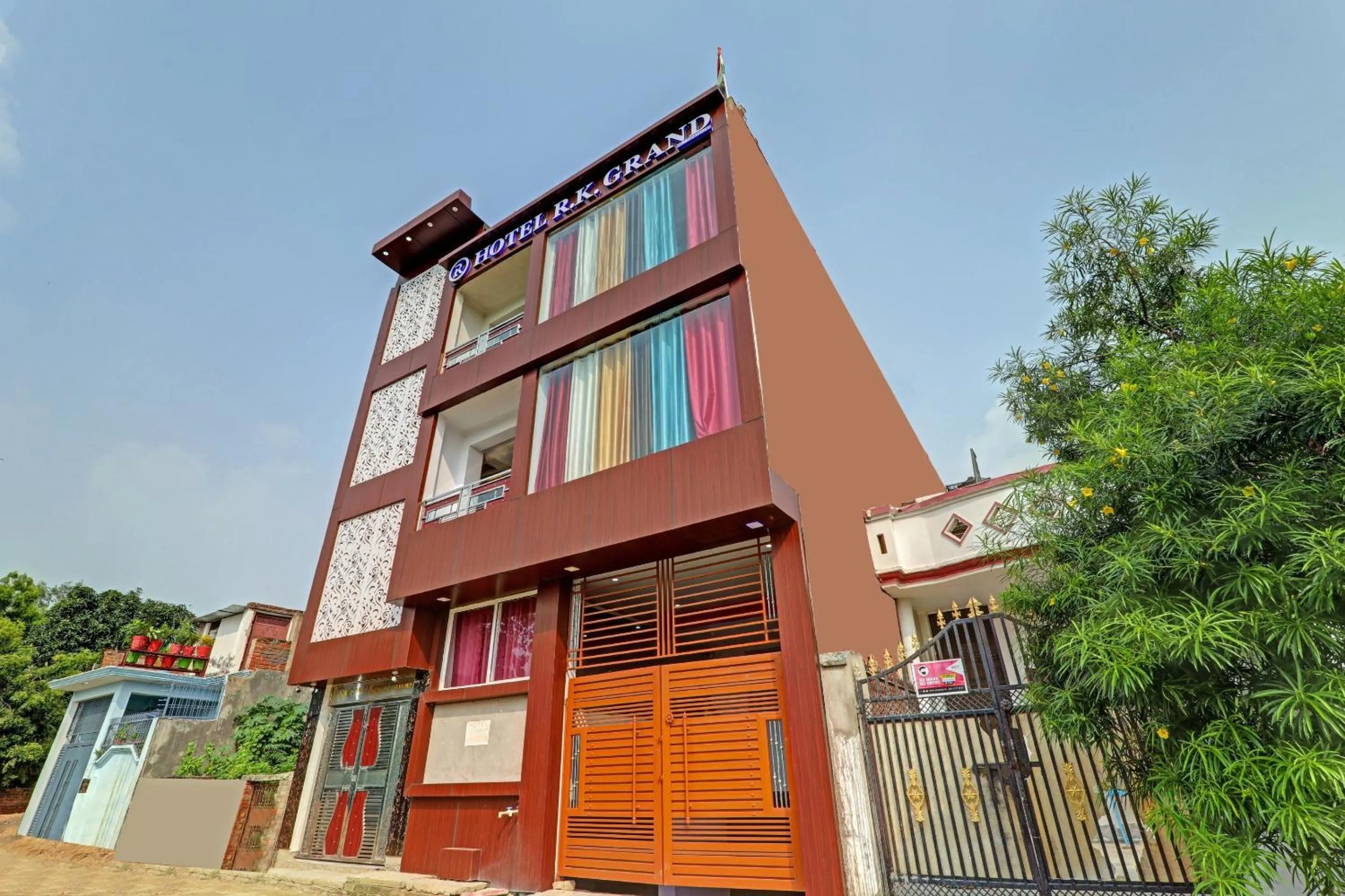 Facade/entrance in OYO Flagship 86660 Hotel RK Grand