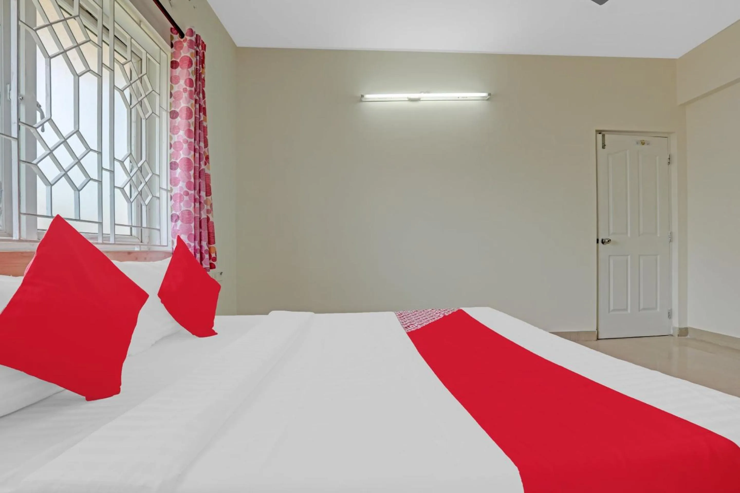 Bedroom, Bed in Hotel O Tiara Grand