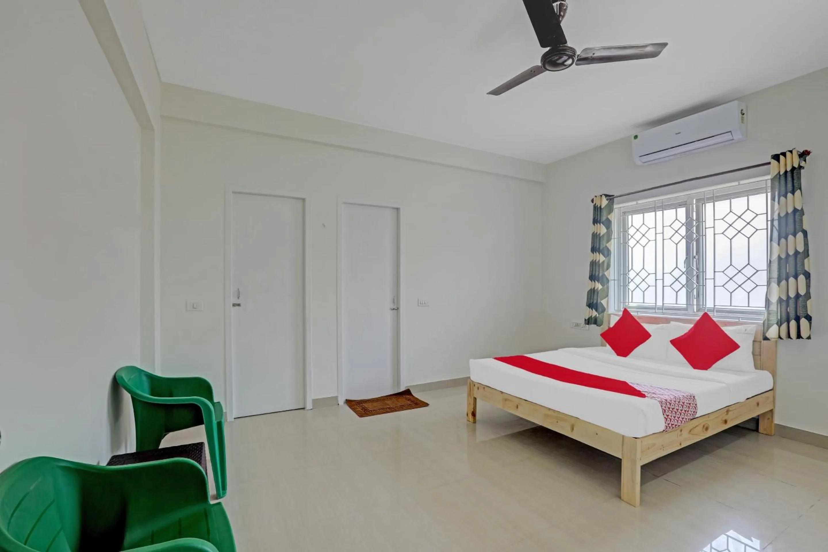 Bedroom, Bed in Hotel O Tiara Grand