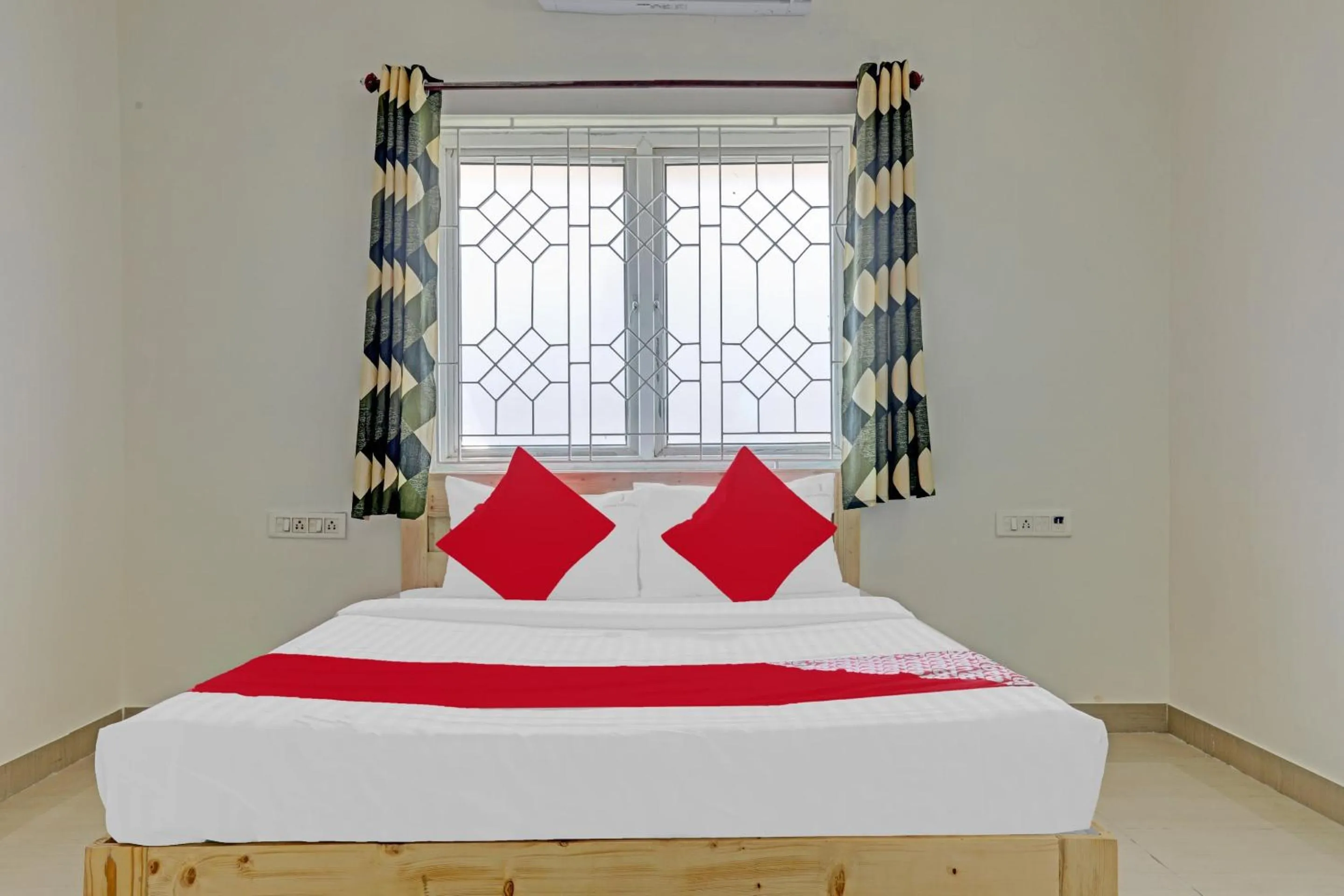 Bedroom, Bed in Hotel O Tiara Grand