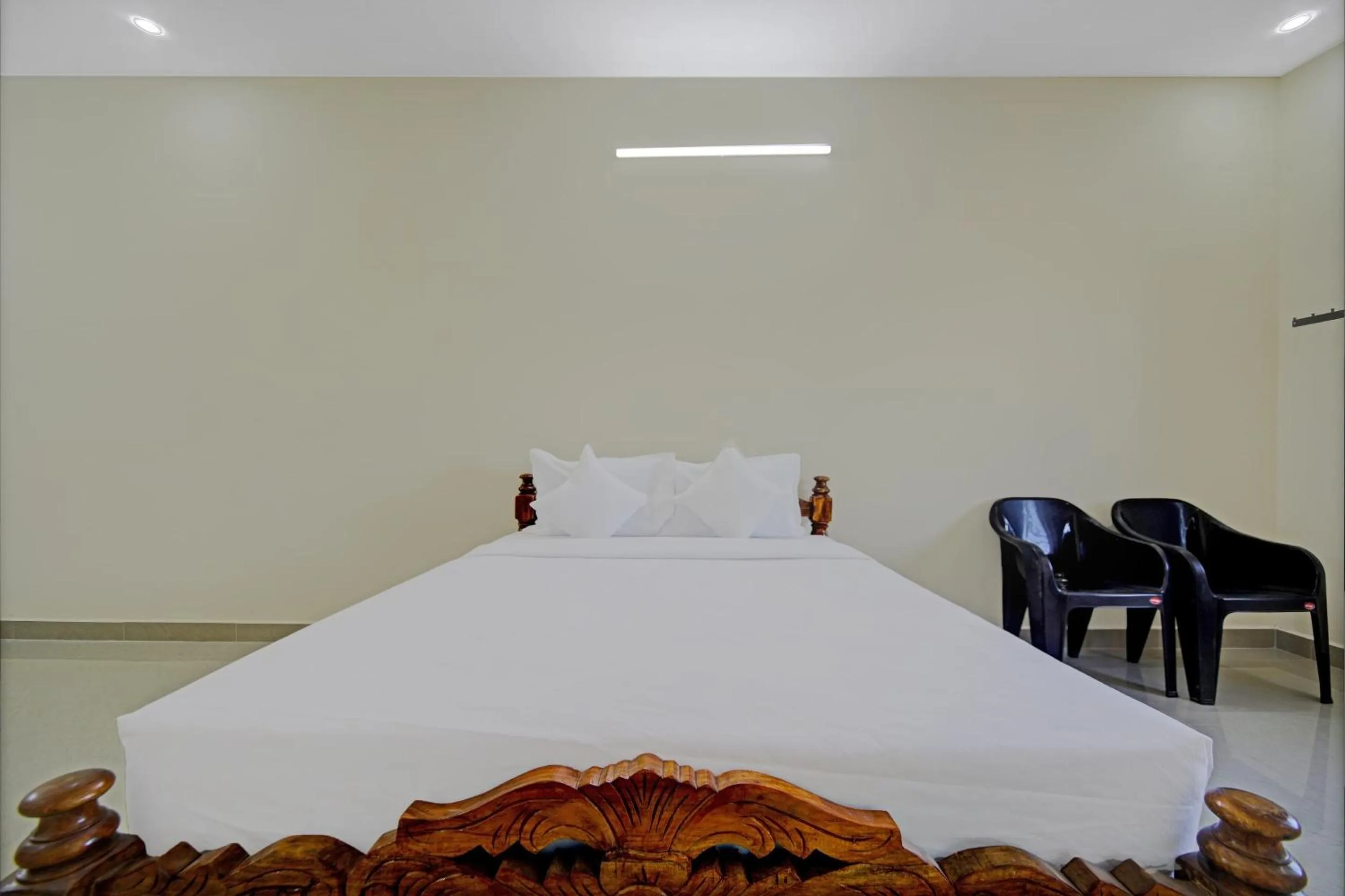 Bedroom, Bed in Hotel O Vsv Guest House