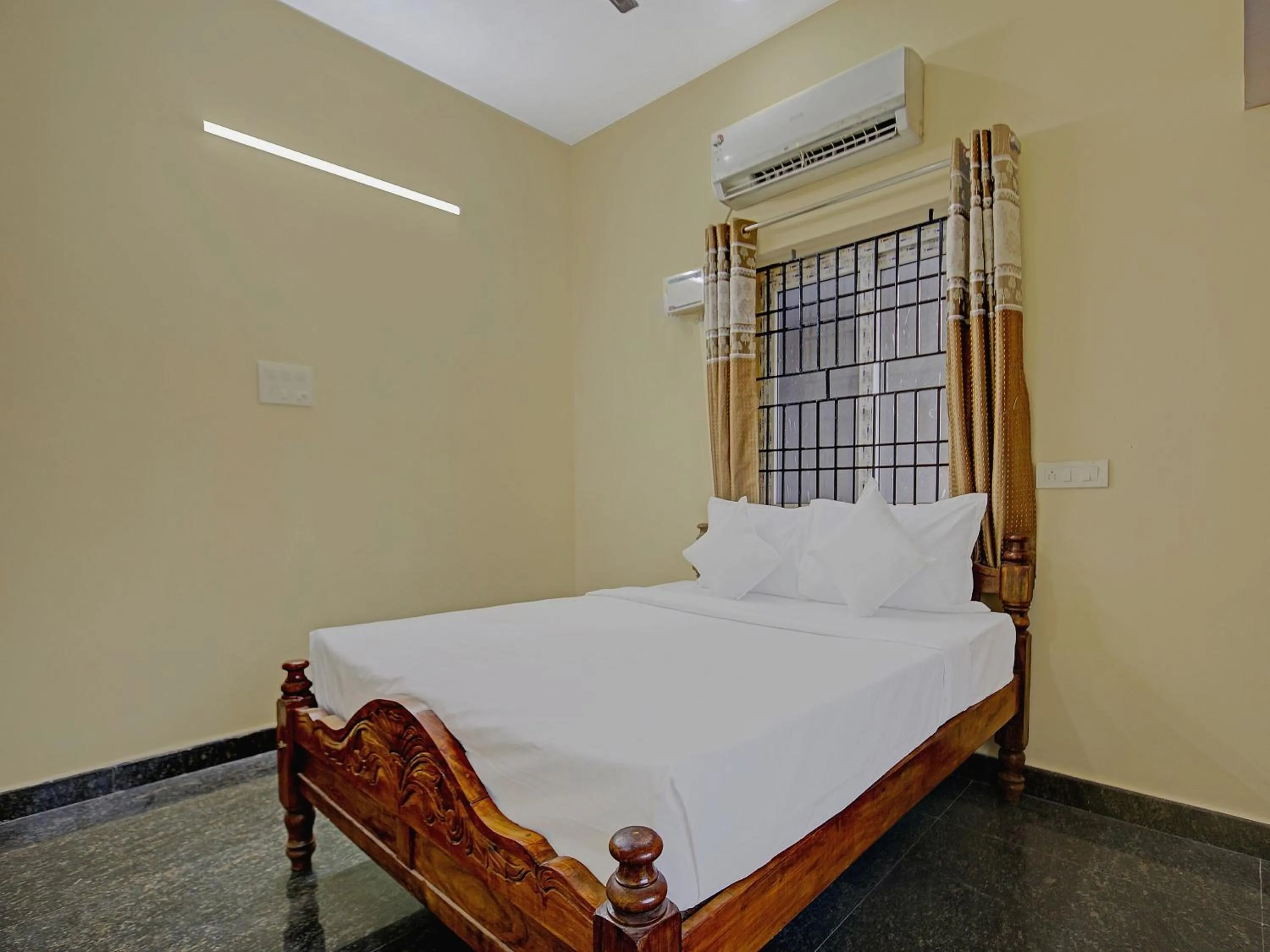 Bedroom, Bed in Super Hotel O Vsv Guest House