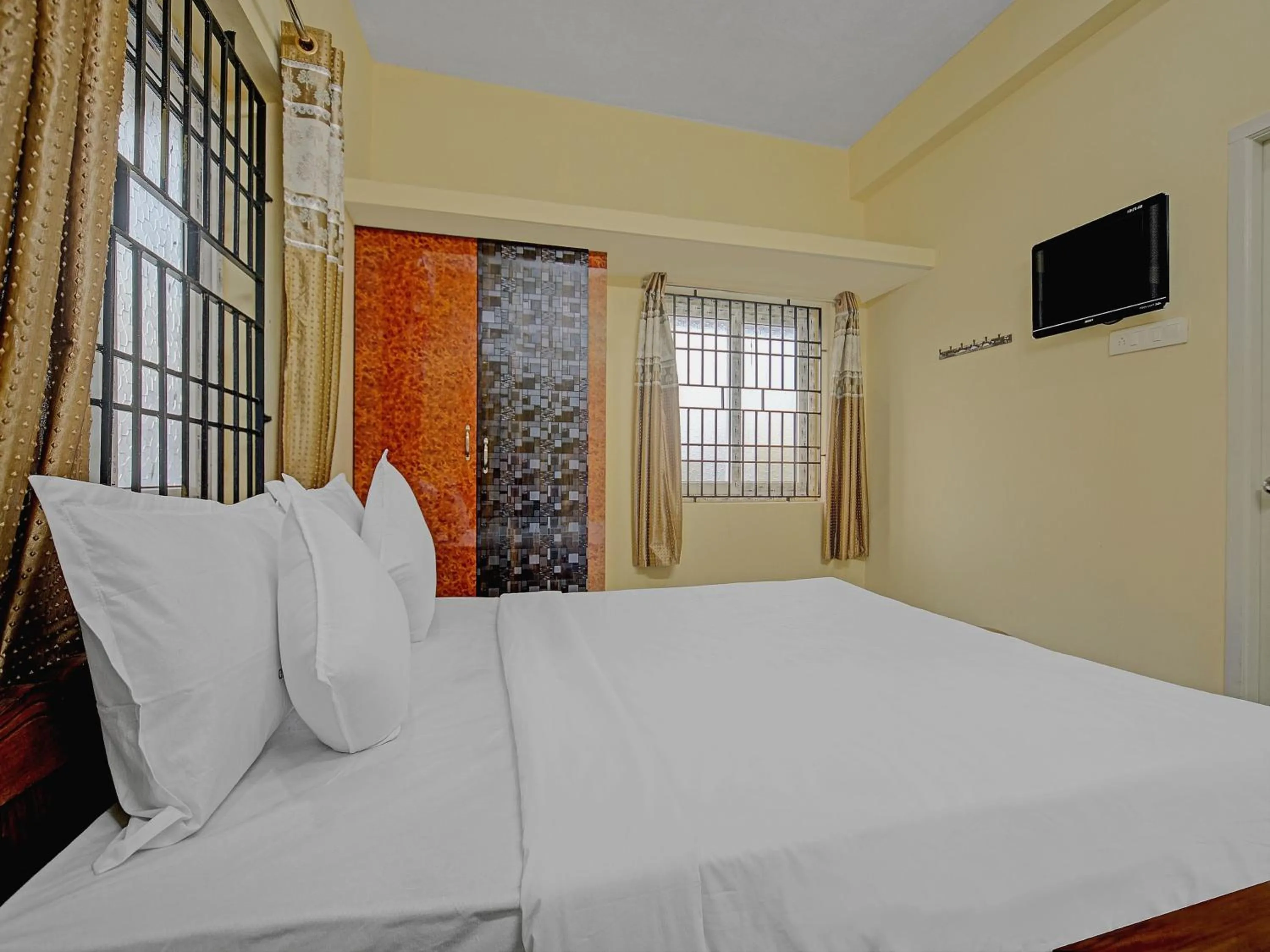 Bedroom, Bed in Hotel O Vsv Guest House