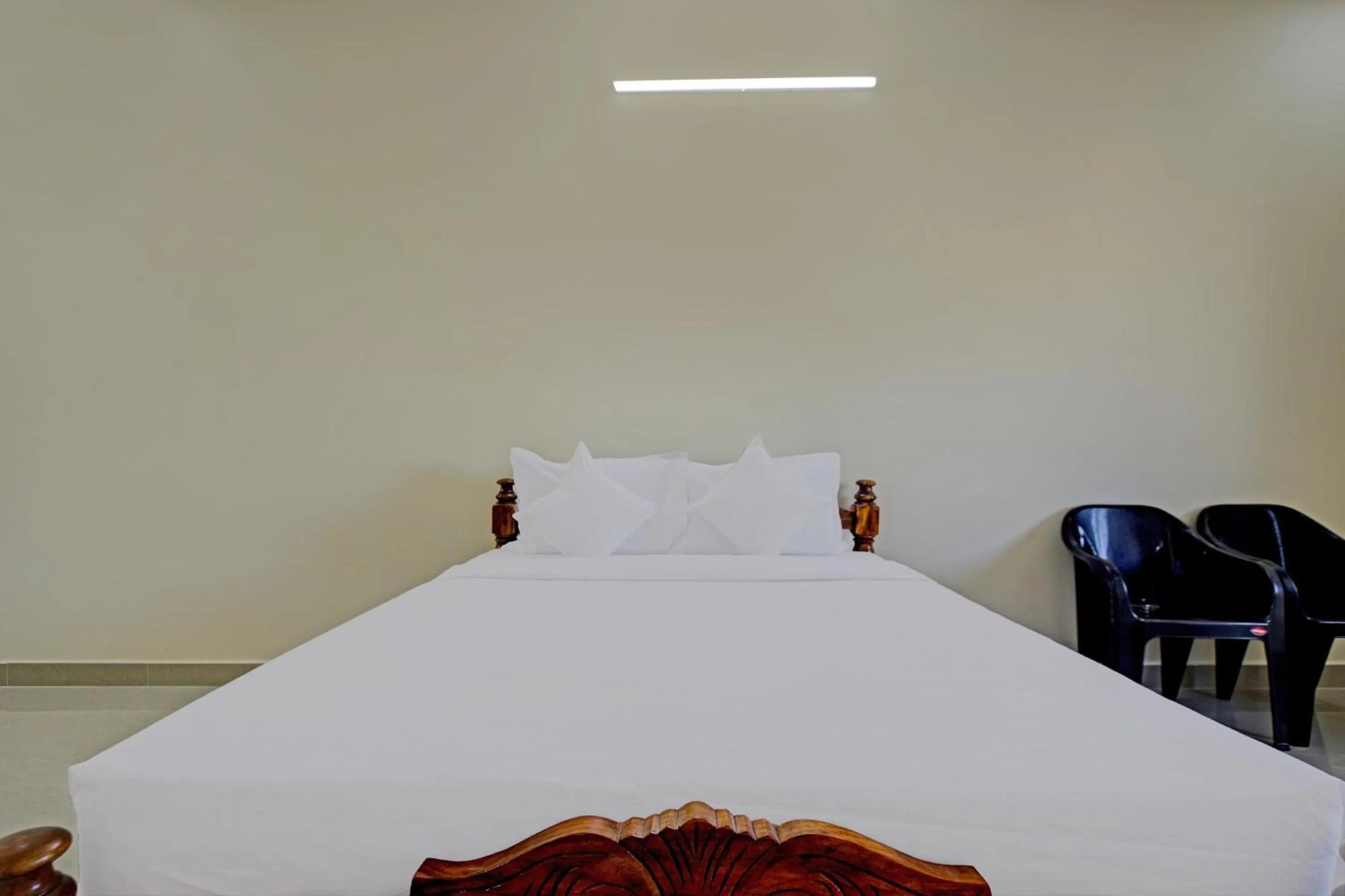 Bedroom, Bed in Hotel O Vsv Guest House