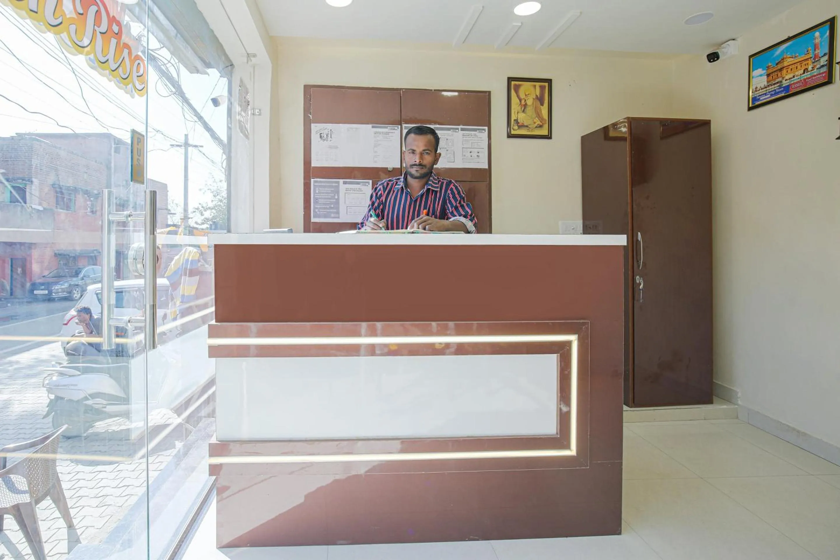 Lobby or reception in Hotel O Sunrise